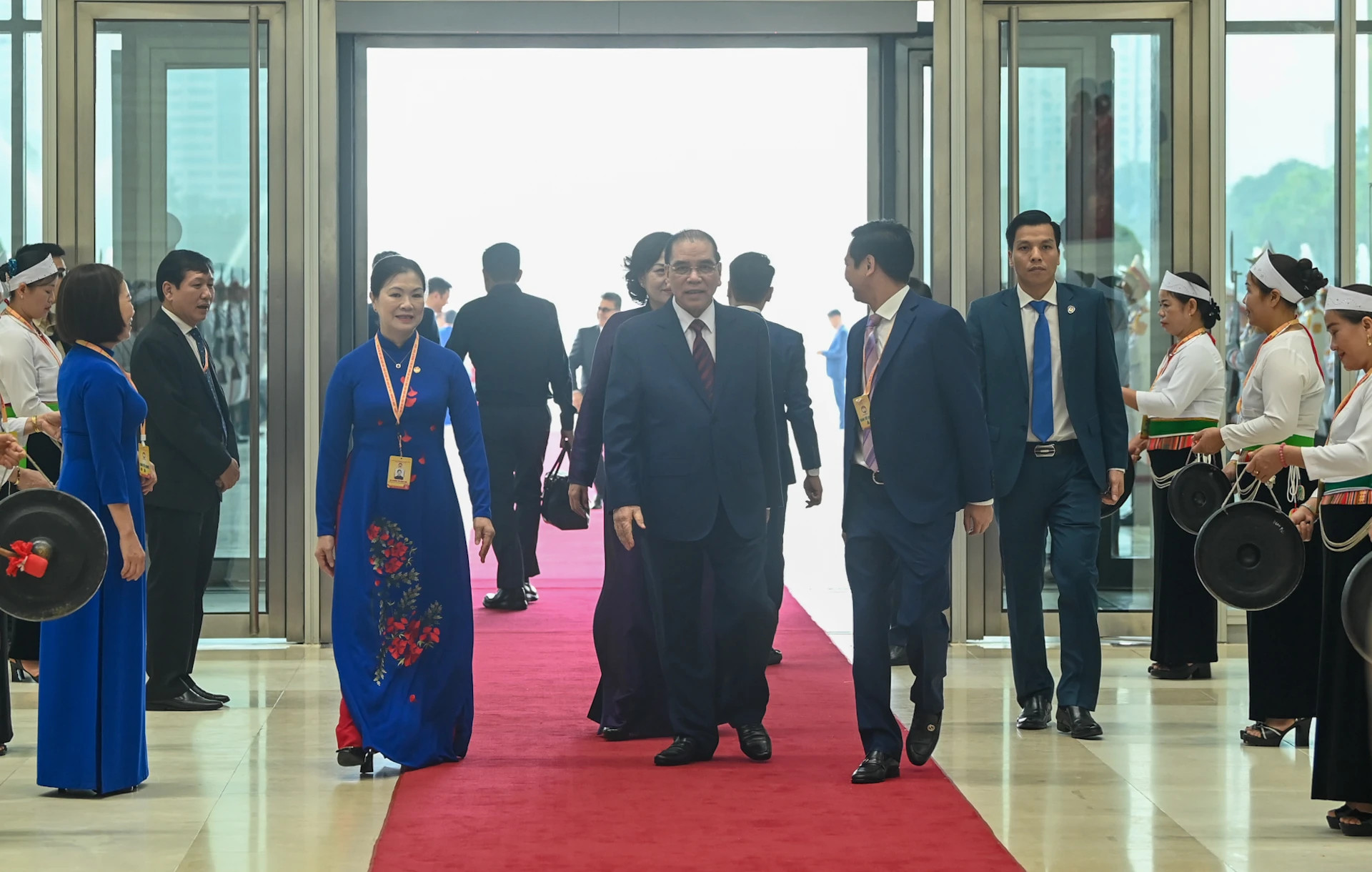 前越共中央总书记农德孟出席大会。