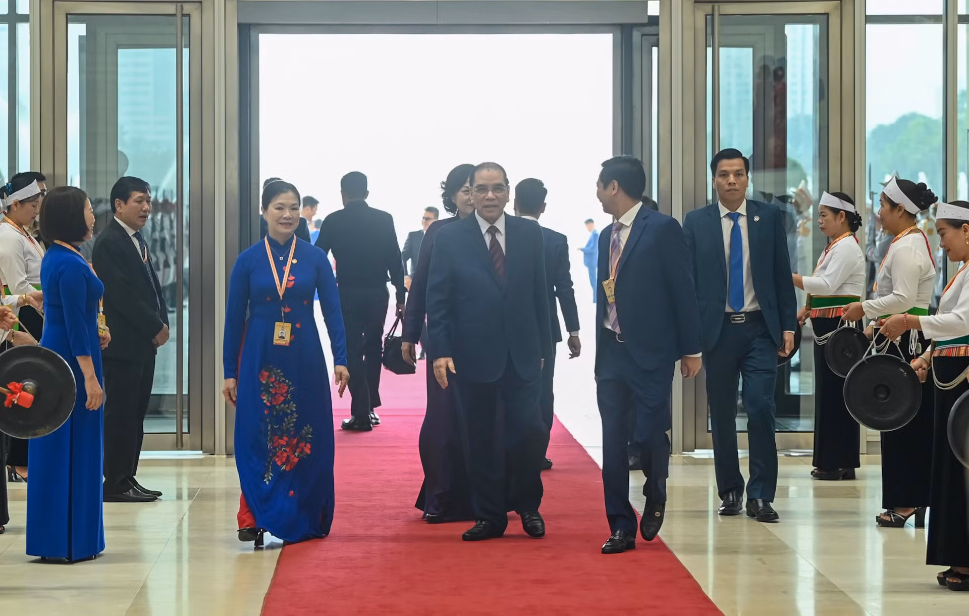 前越共中央总书记农德孟出席大会。