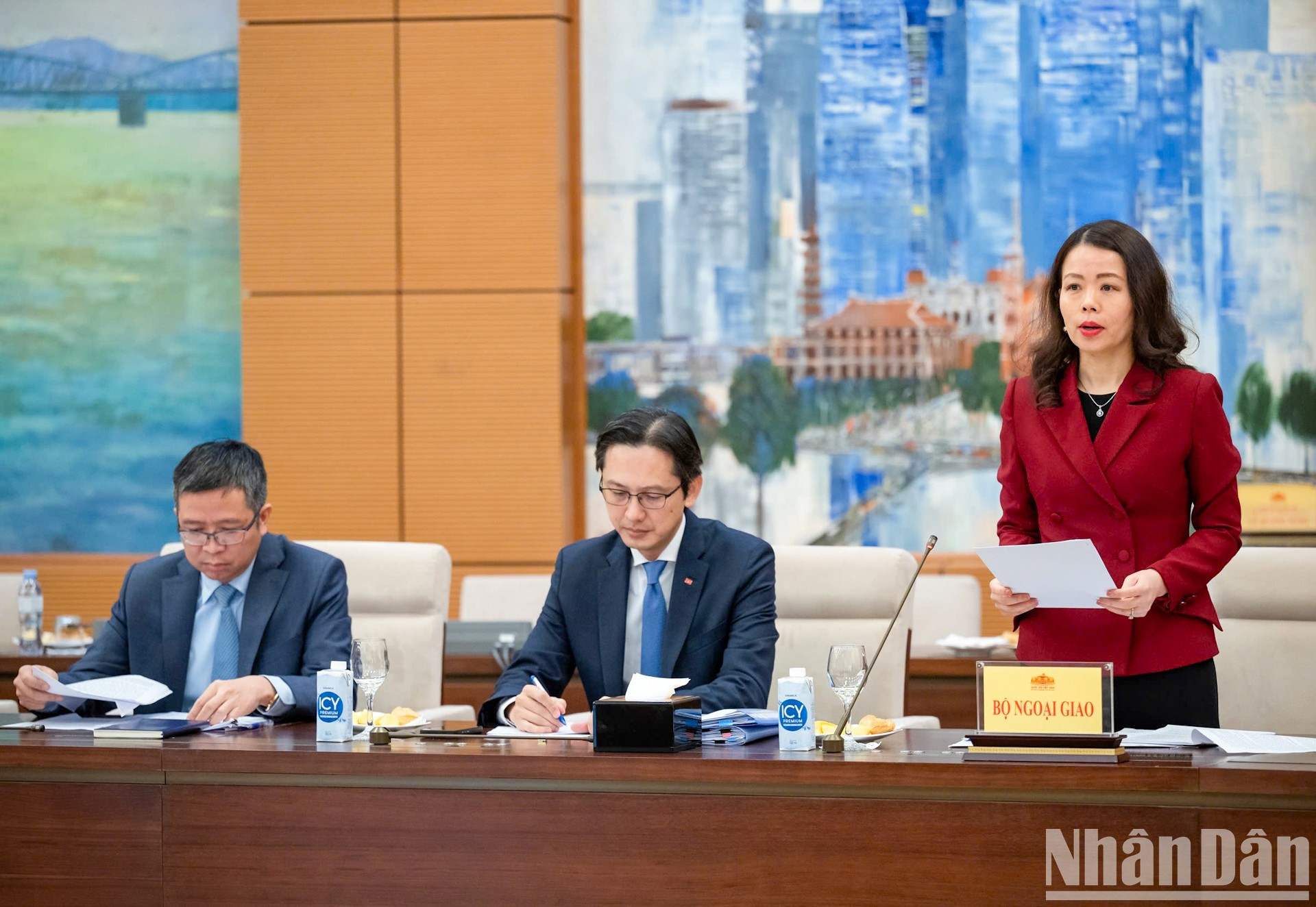 越南外交部副部长阮明姮在会上发言。