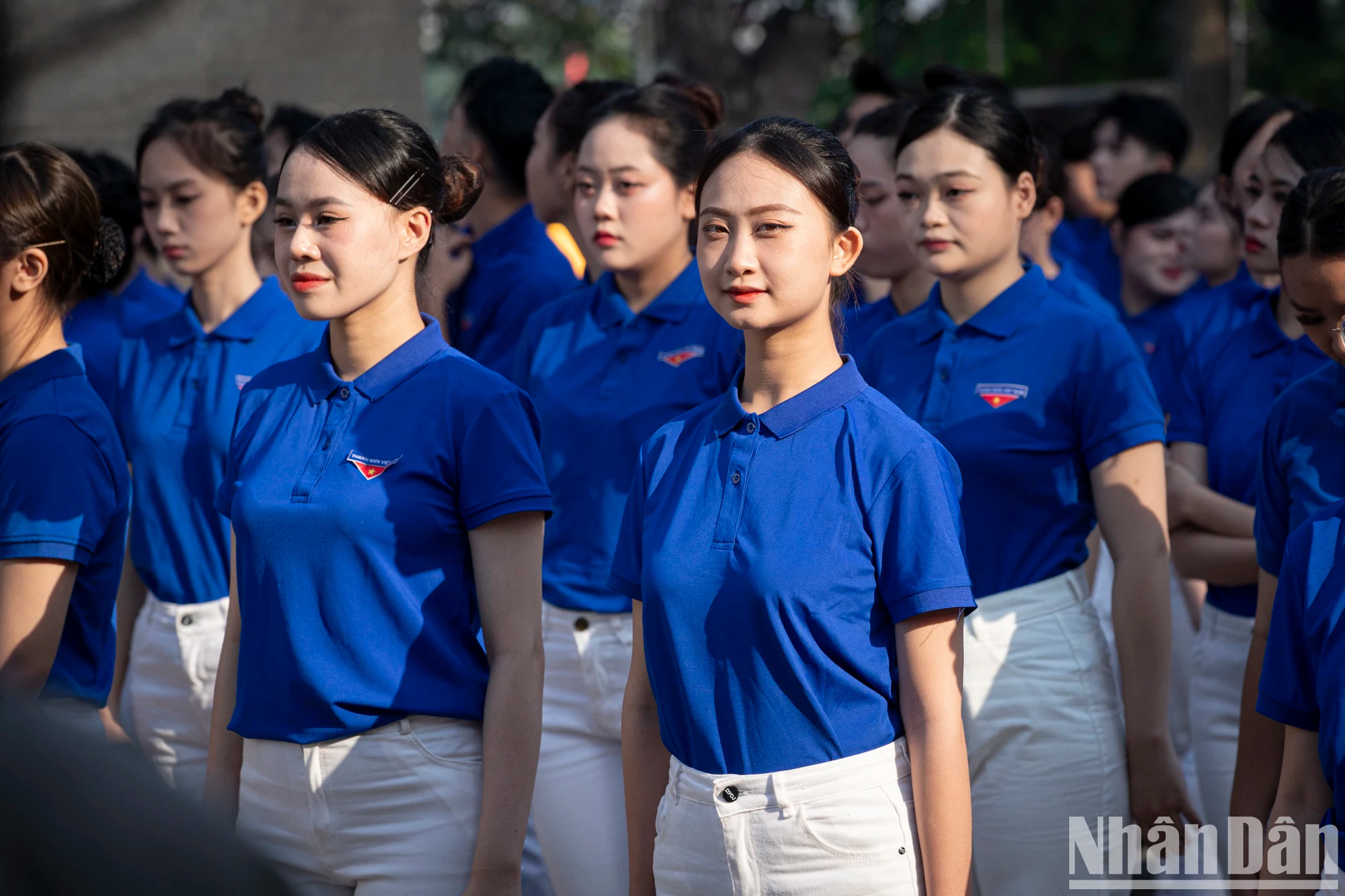 近1000名战士和200名艺术家和舞蹈演员参加了演出。 近1000名战士和200名艺术家和舞蹈演员参加了演出。