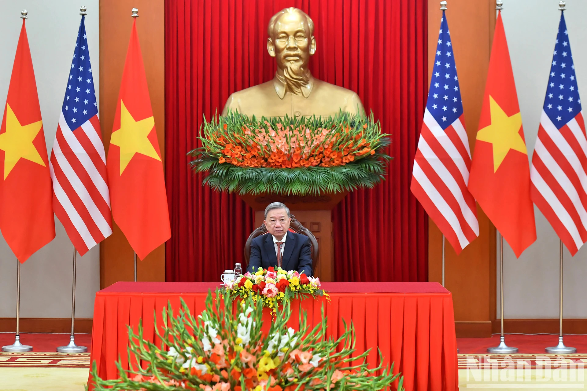 越共中央总书记苏林与美国新任总统特朗普通电话。