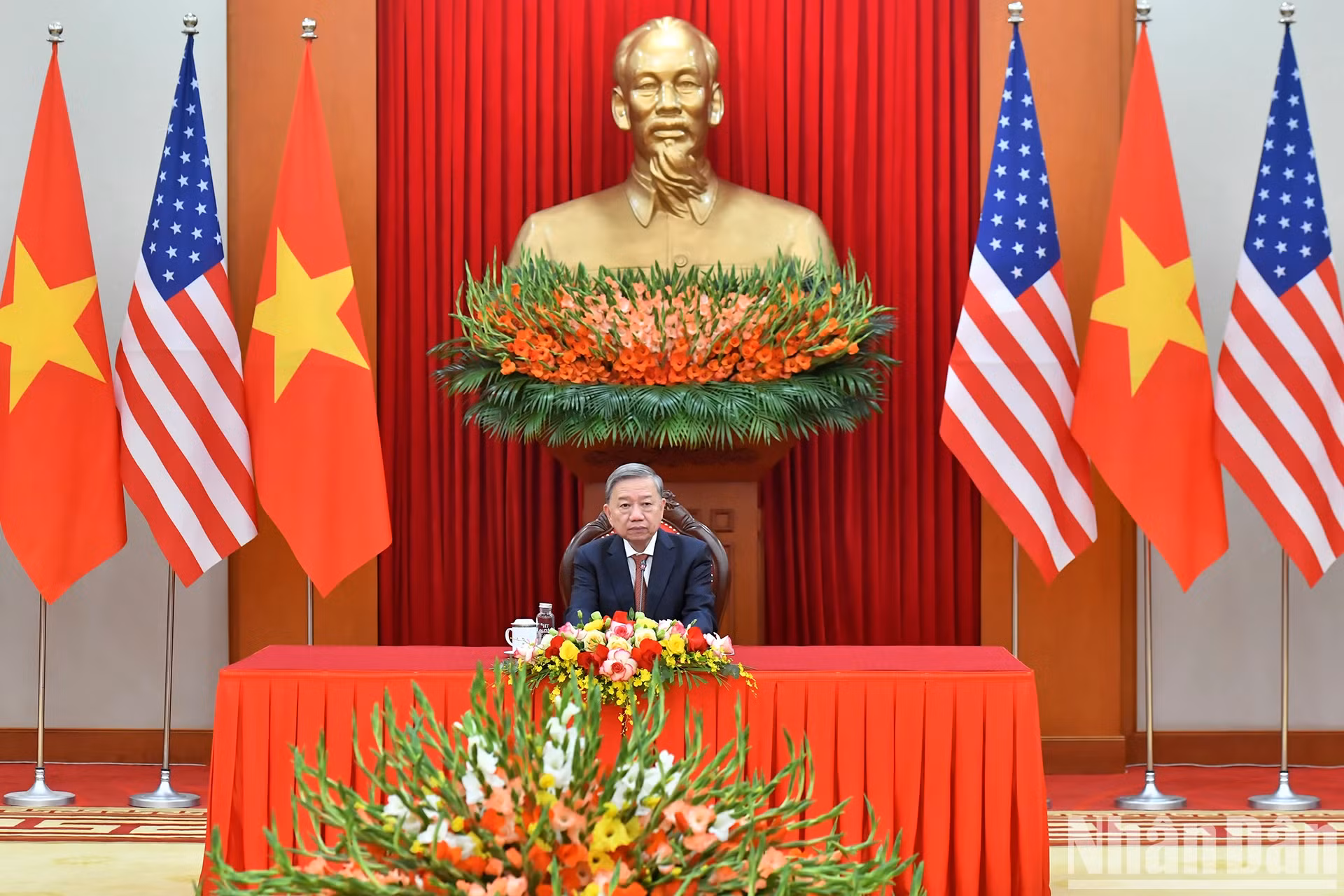 越共中央总书记苏林与美国新任总统特朗普通电话。