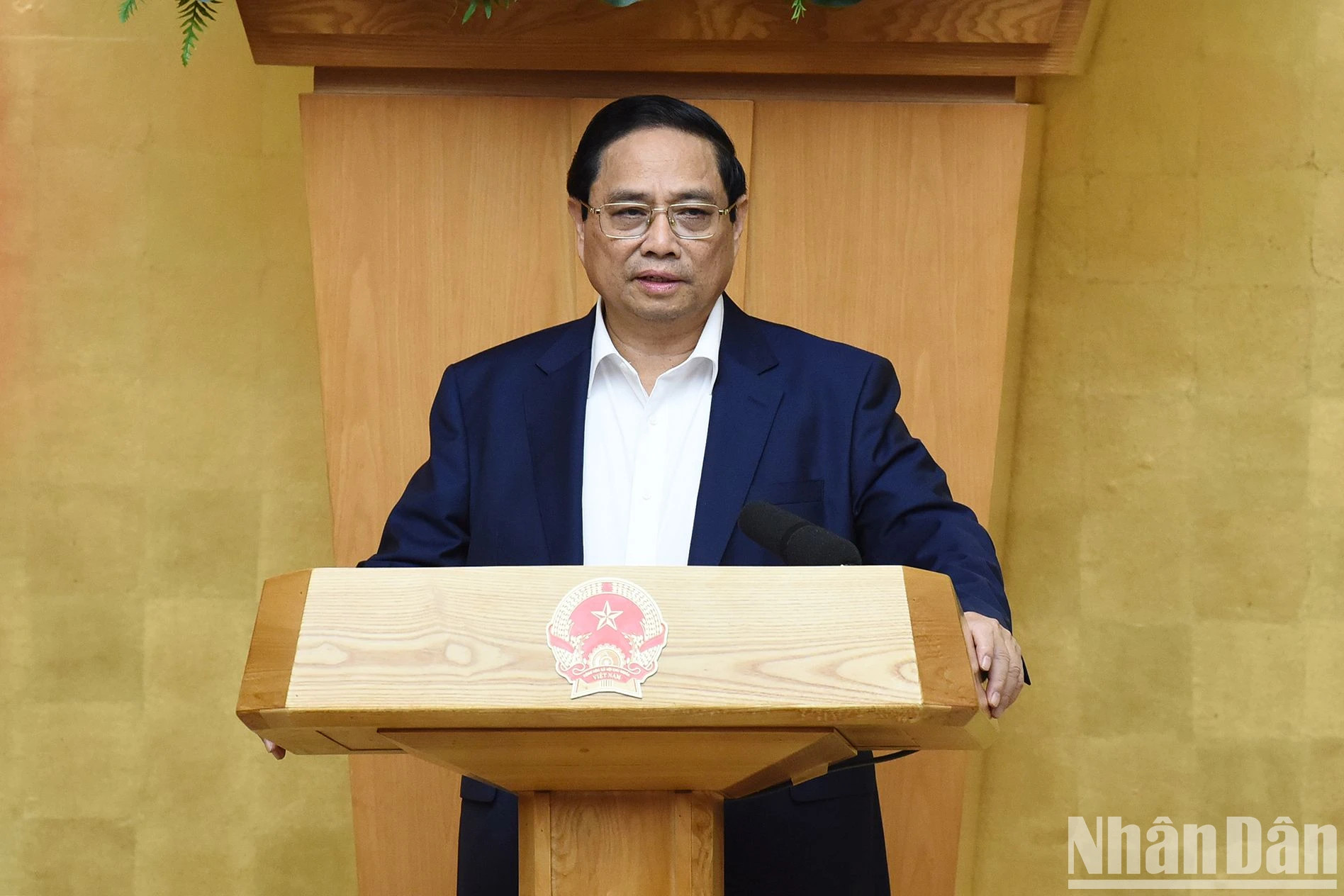 范明正总理在会上发表讲话。