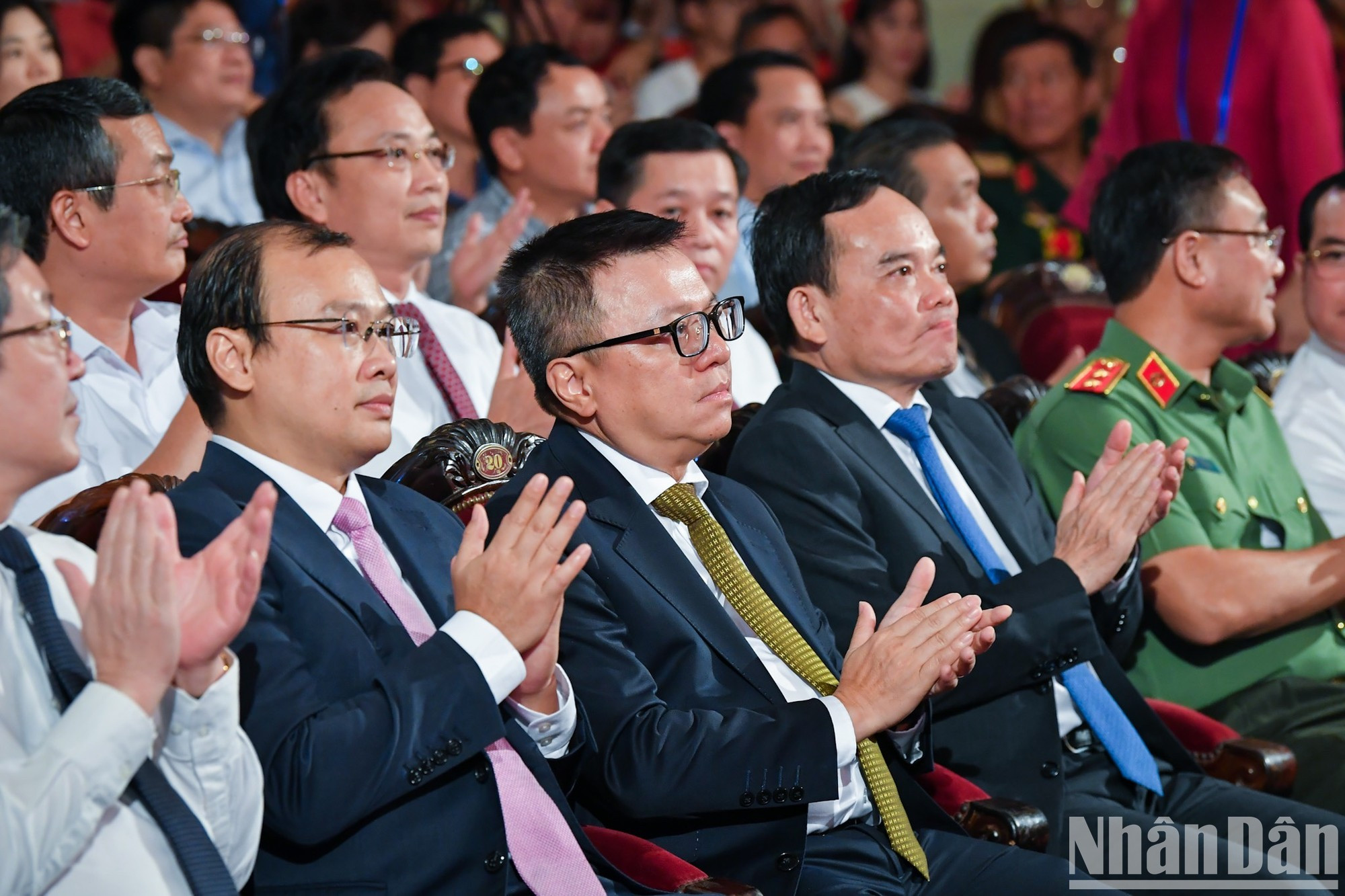 党、国家领导人出席2024年“独立之星”艺术交流晚会。