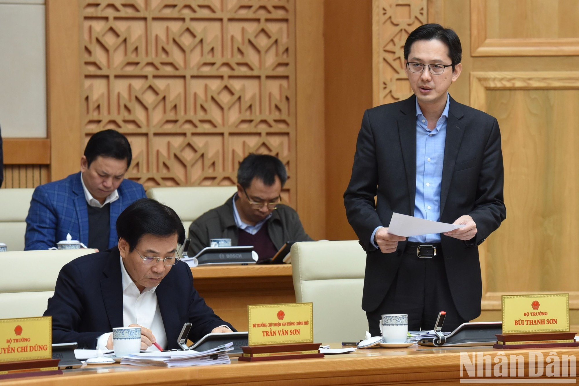 越南外交部副部长杜雄越在会上发表讲话。