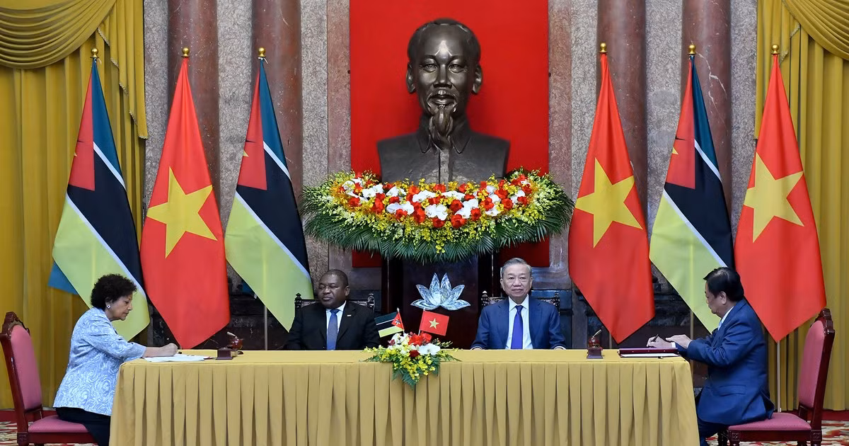 苏林总书记、国家主席与莫桑比克总统共同见证两国合作文件签字仪式【组图】