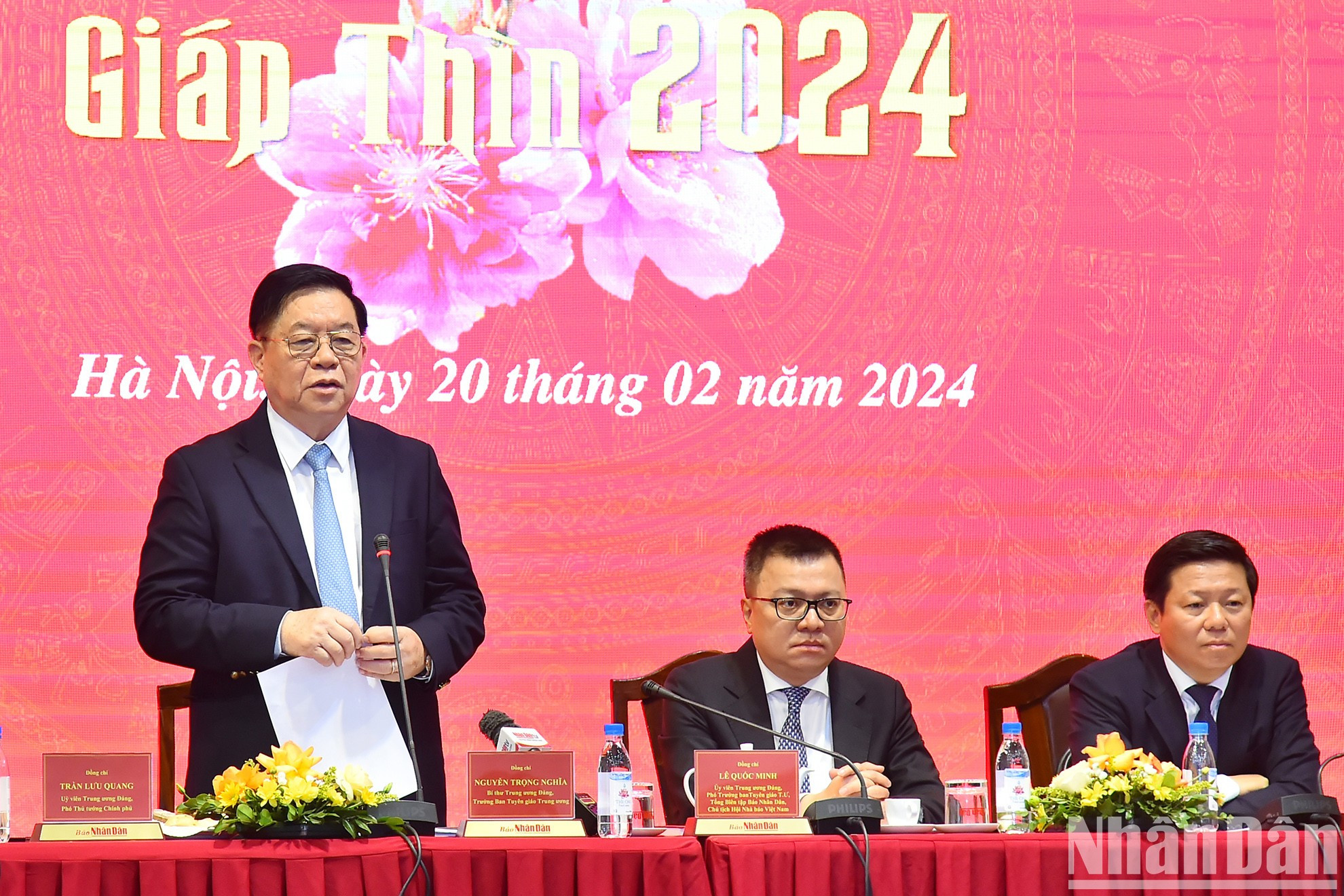 阮重义部长在会上发表指导性讲话。 阮重义部长在会上发表指导性讲话。