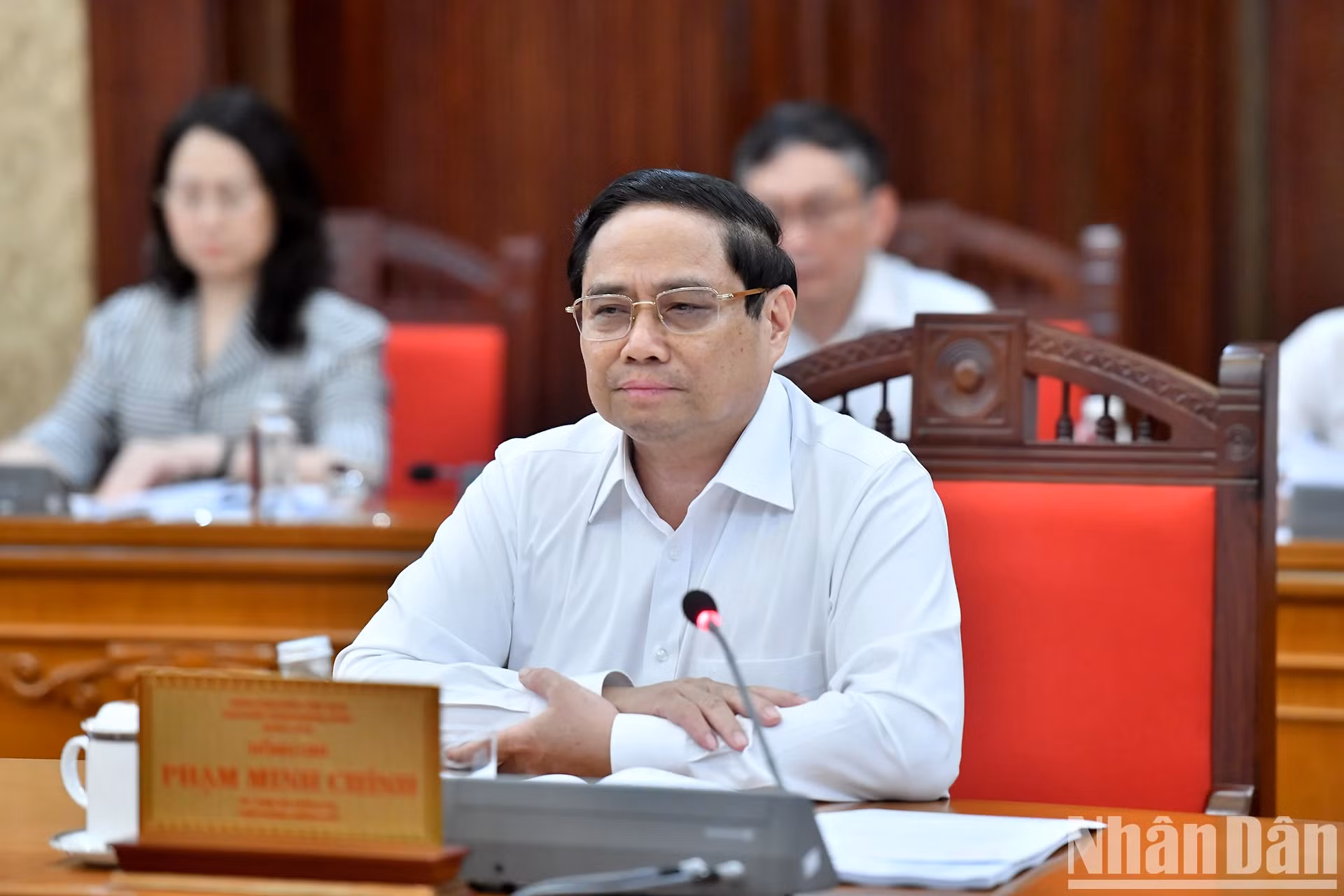 范明正总理在会上发表讲话。