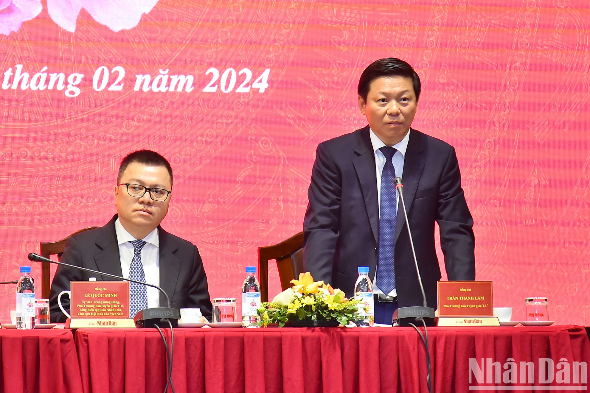 越共中央宣教部副部长陈青林主持会议。 越共中央宣教部副部长陈青林主持会议。