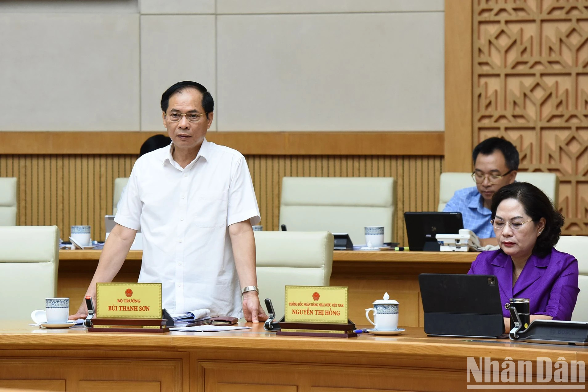 越南外交部长裴青山在会上发表讲话。