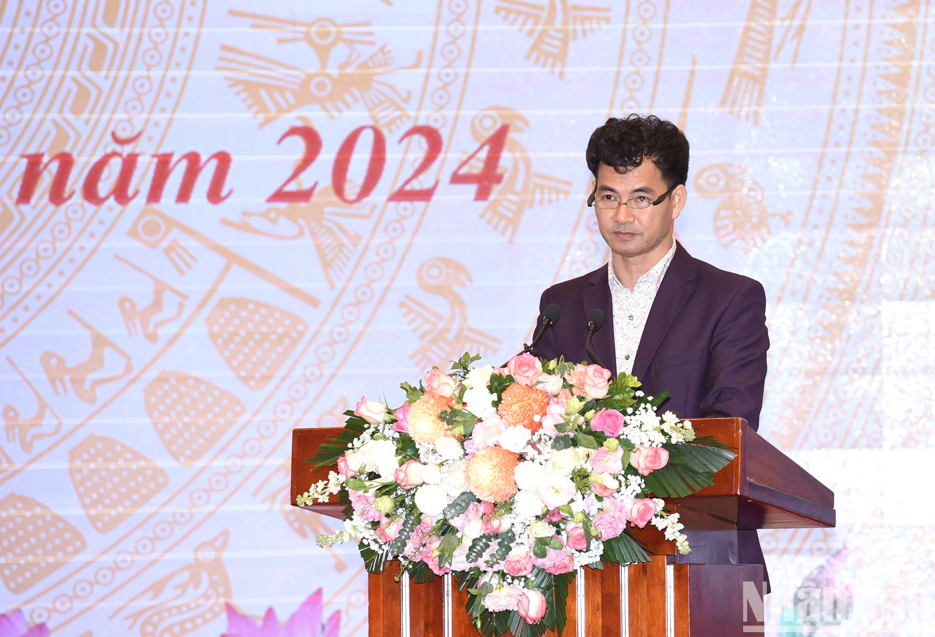 越南戏剧院院长阮春北在会上发表讲话。 越南戏剧院院长阮春北在会上发表讲话。