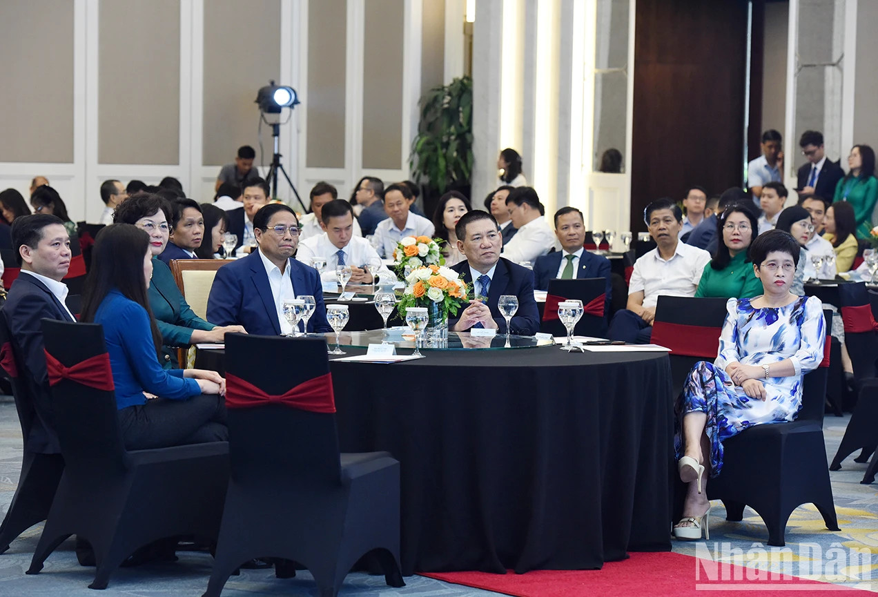 范明正总理以及各位代表出席仪式。 范明正总理以及各位代表出席仪式。
