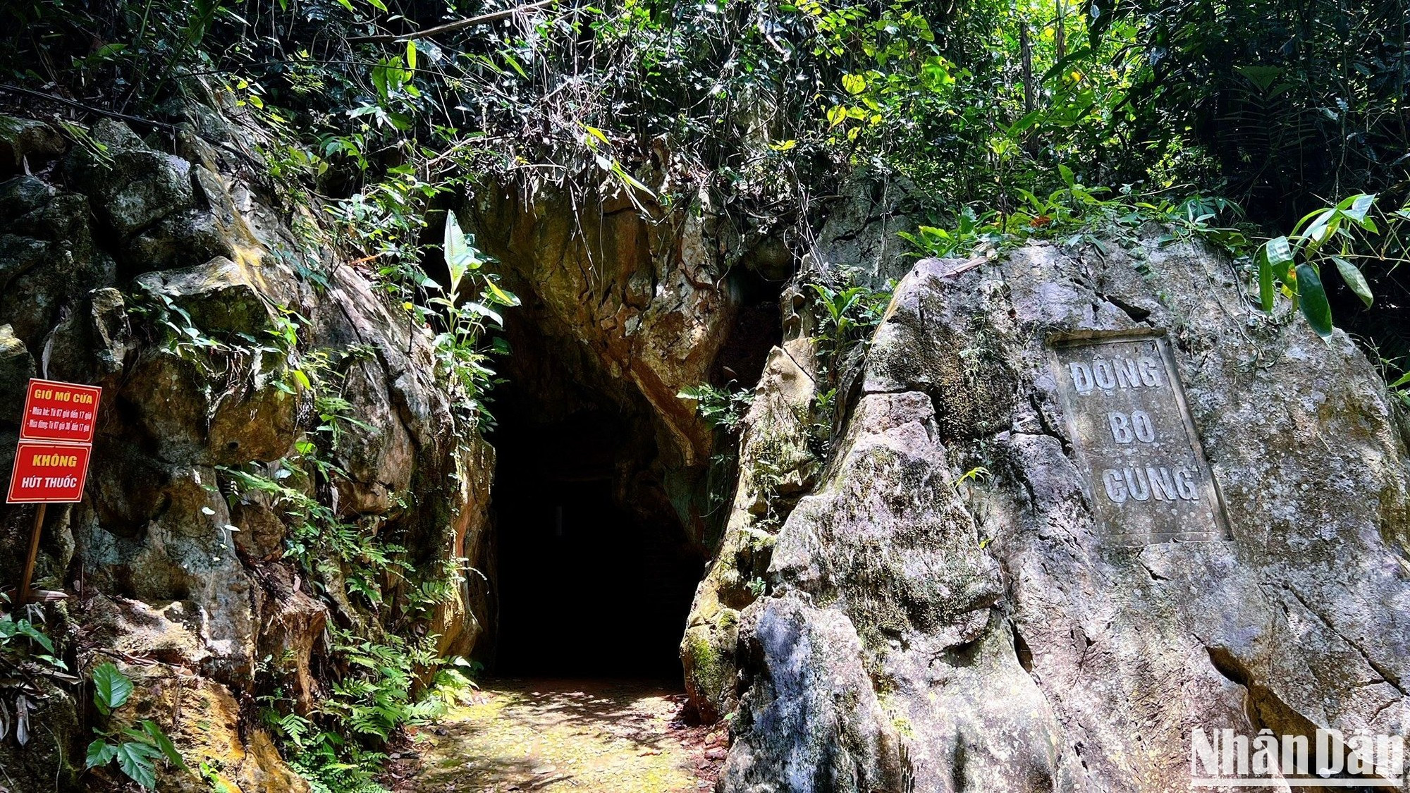 波供(Bo Cúng)洞隐匿在清化省关山县山区的绿树丛中, 是一个壮丽而独特的景点。 波供(Bo Cúng)洞隐匿在清化省关山县山区的绿树丛中, 是一个壮丽而独特的景点。