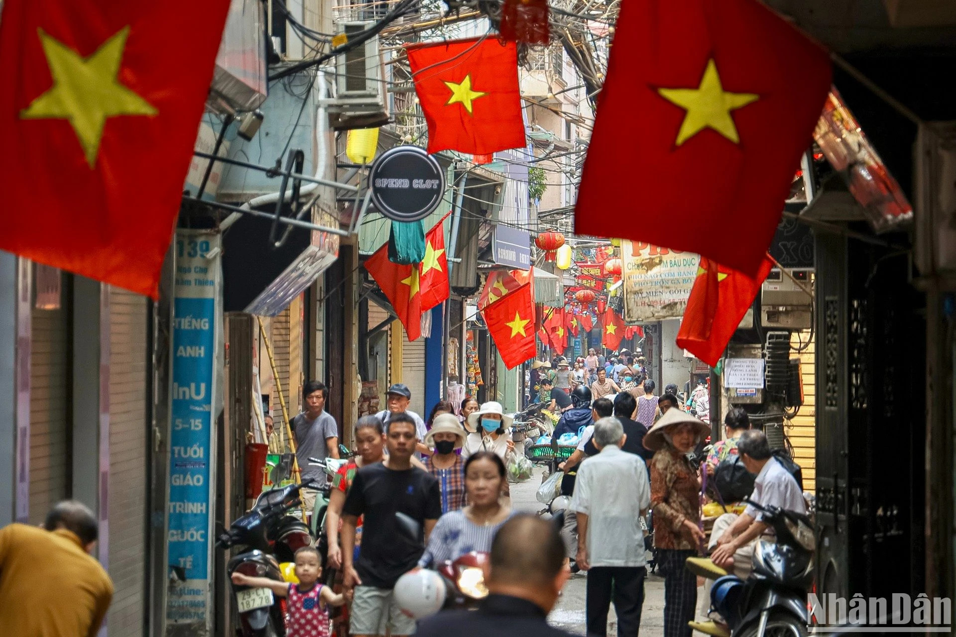 今年4月30日至5月1日假期为期5天,是河内旅游业部署许多特色活动、吸引国内外游客的绝佳机会。 今年4月30日至5月1日假期为期5天,是河内旅游业部署许多特色活动、吸引国内外游客的绝佳机会。