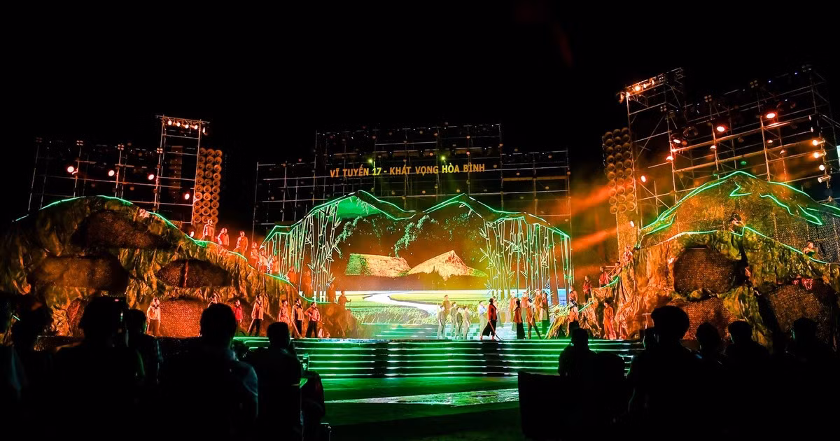 观众对“北纬17度——渴望和平”节目彩排现场兴致勃勃【组图】