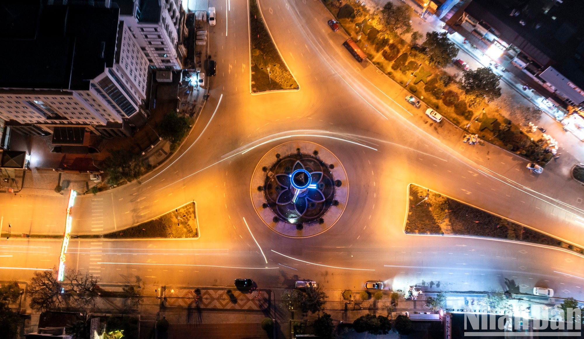 奠边府市夜景。 奠边府市夜景。