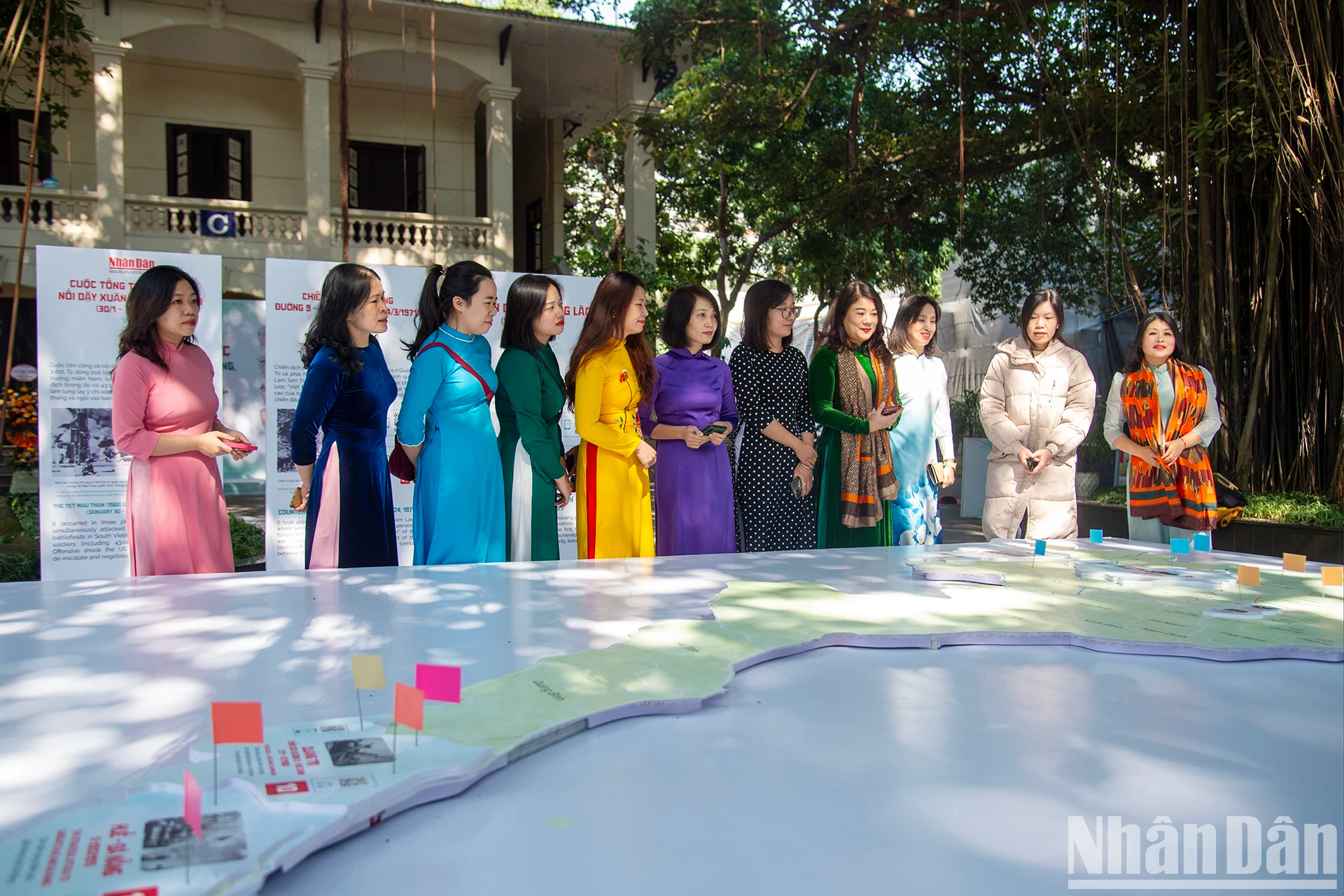 还剑郡李常杰幼儿园的老师们参观互动展。 还剑郡李常杰幼儿园的老师们参观互动展。