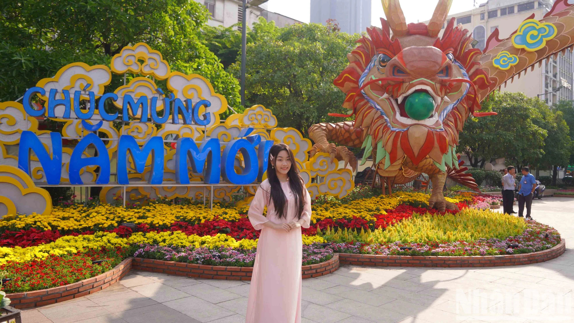 2024甲辰年春节阮惠花街将从2024年2月7晚上7时至2月14日晚上9时开放,满足市民和游客的春游和观赏需求。 2024甲辰年春节阮惠花街将从2024年2月7晚上7时至2月14日晚上9时开放,满足市民和游客的春游和观赏需求。