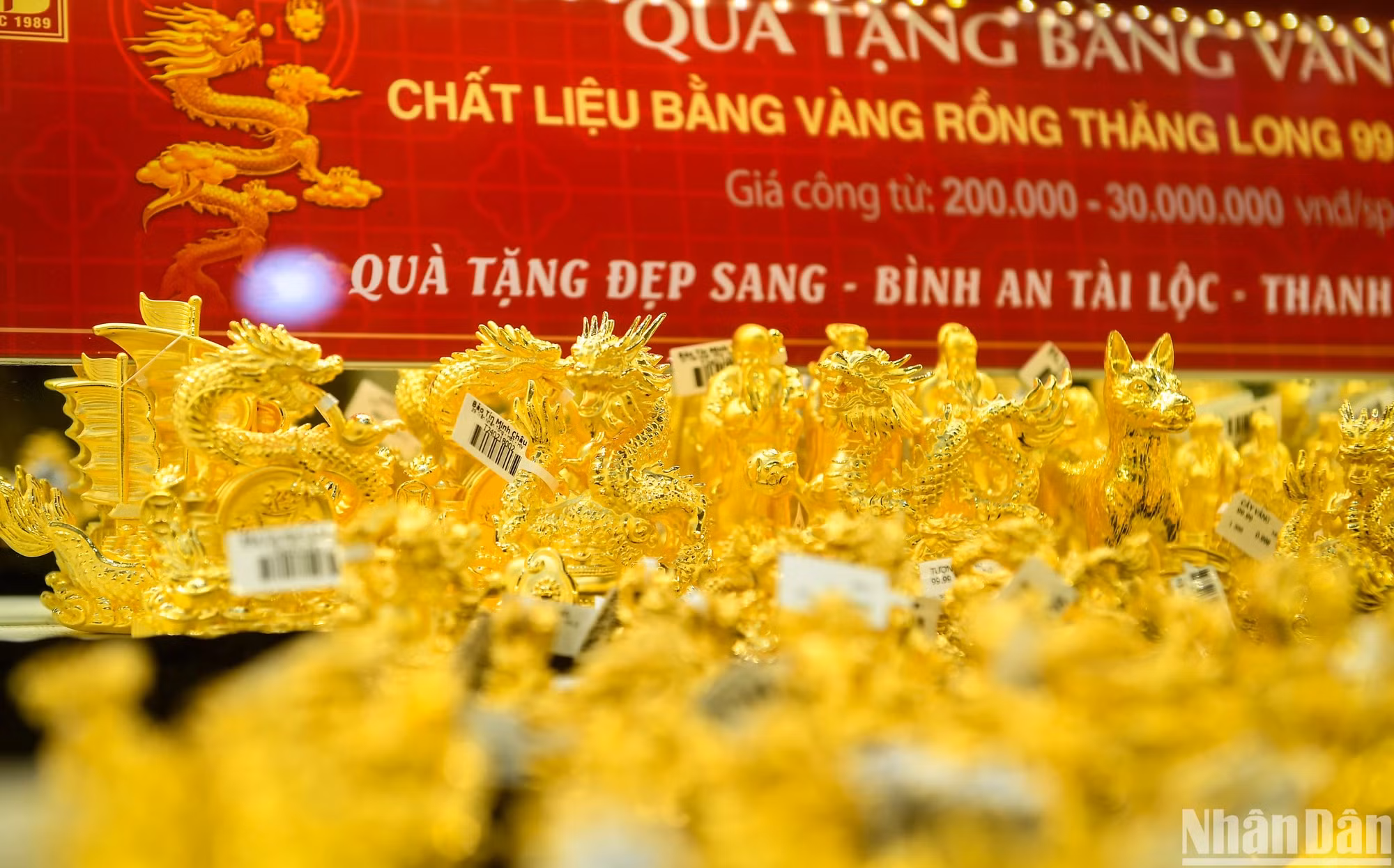 2024年甲辰年的龙吉祥物造型的产品。