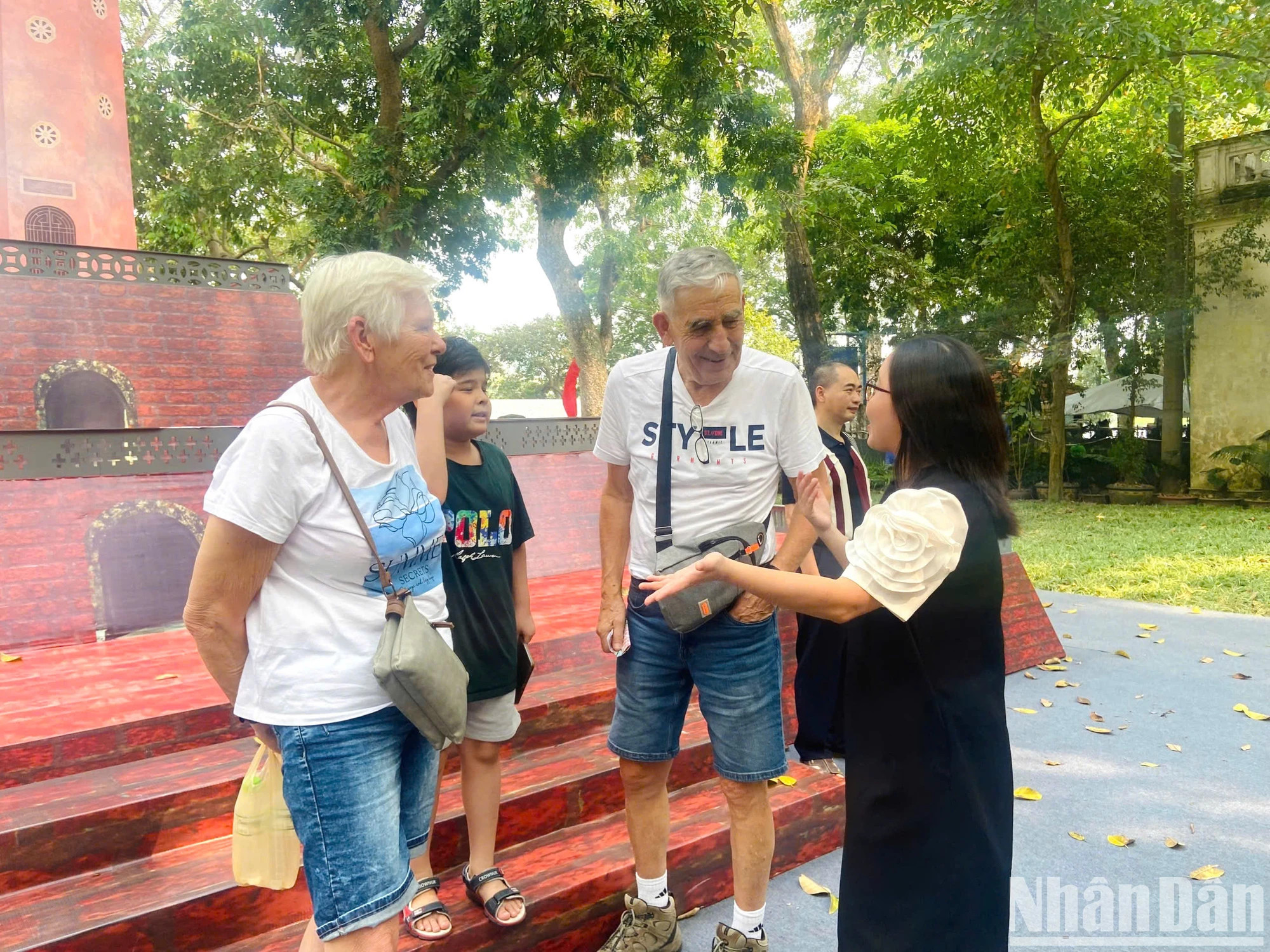 外国游客对组委会以极富创意的方式“焕新”历史的做法赞叹不已。 外国游客对组委会以极富创意的方式“焕新”历史的做法赞叹不已。