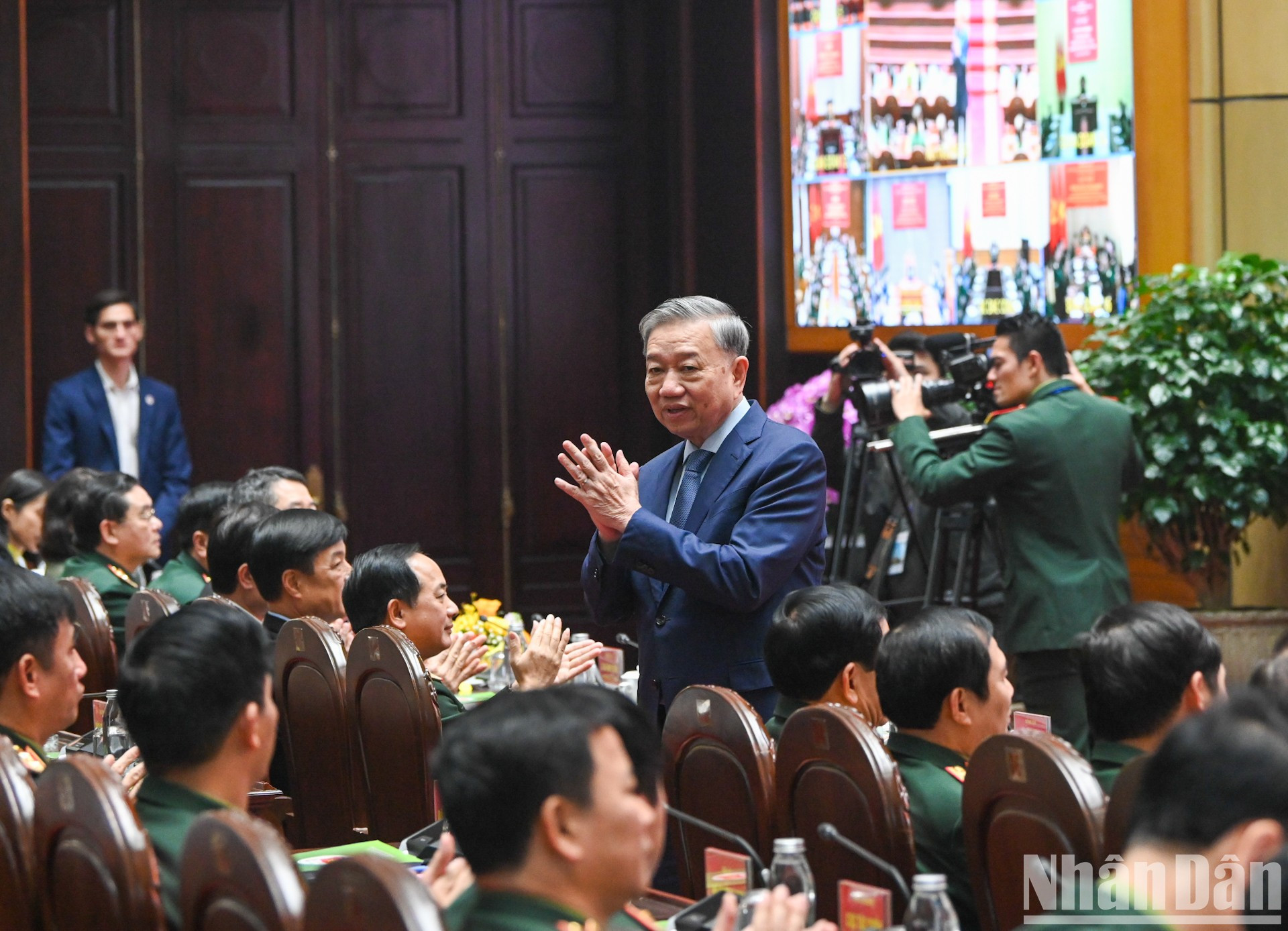 苏林总书记出席全军优秀青年代表见面会。