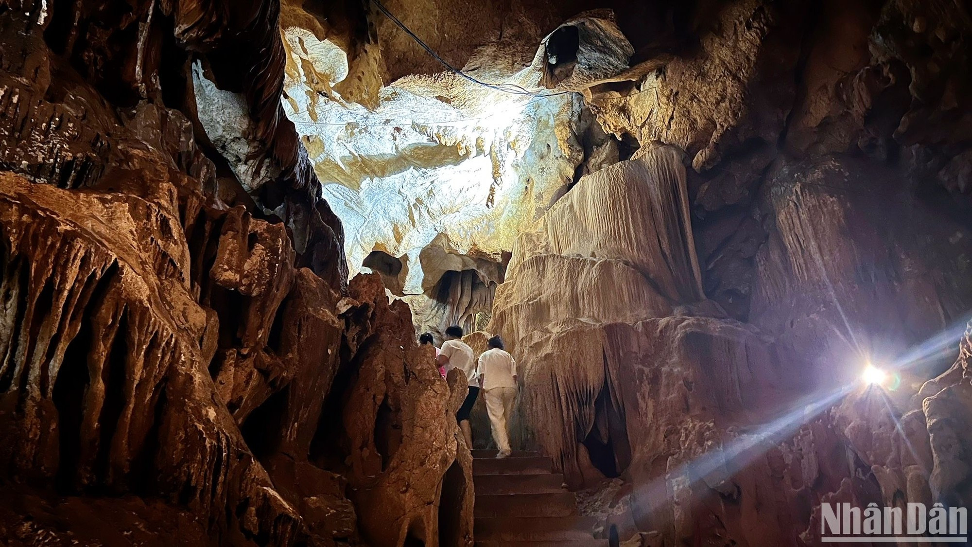 位于关山县山水乡占村,波供洞距离清化市约190公里。 位于关山县山水乡占村,波供洞距离清化市约190公里。