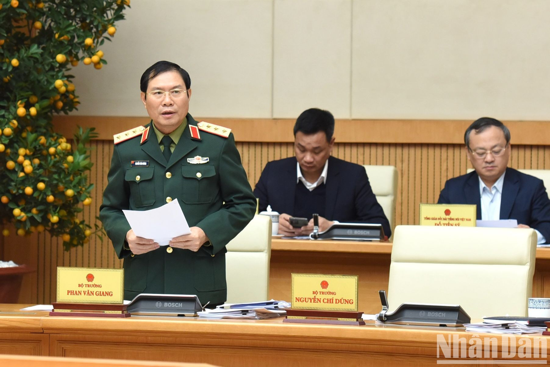 越南人民军总参谋长、国防部副部长阮新疆在会上发表讲话。