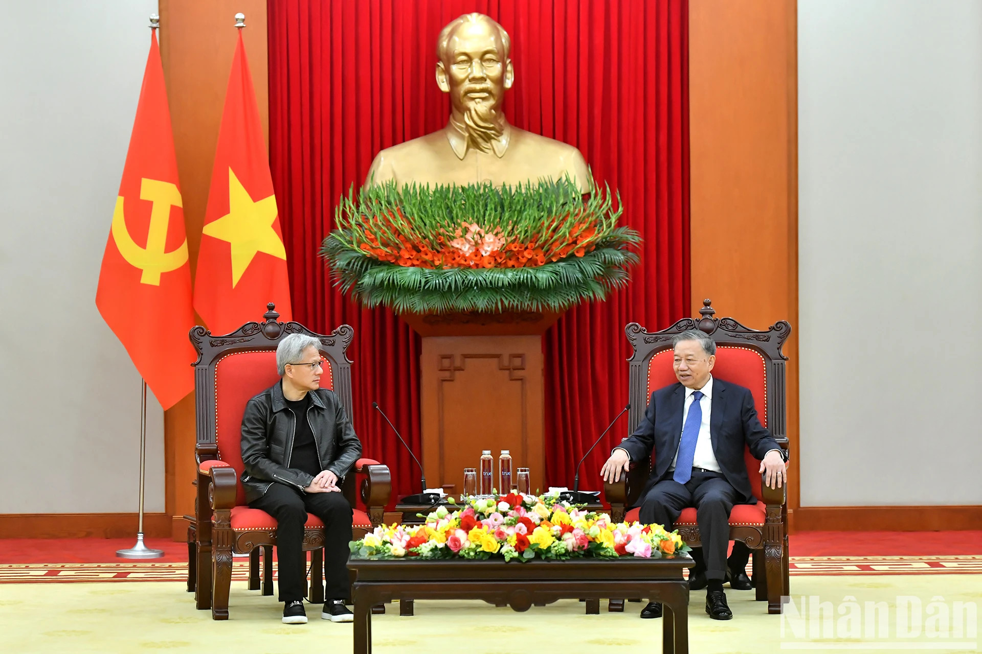 苏林总书记会见英伟达公司创始人兼首席执行官黄仁勋。