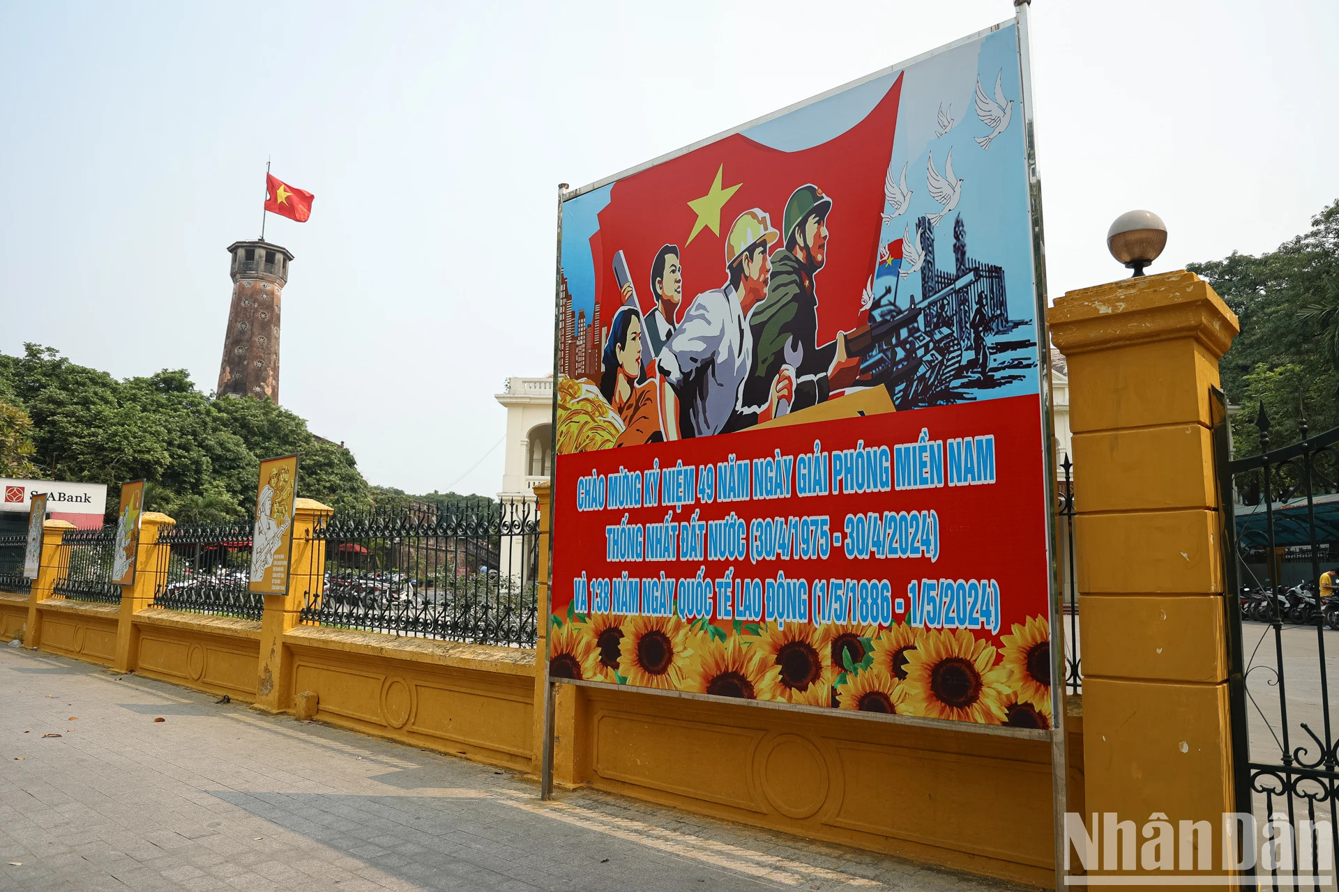 奠边府街上的大幅海报。 奠边府街上的大幅海报。