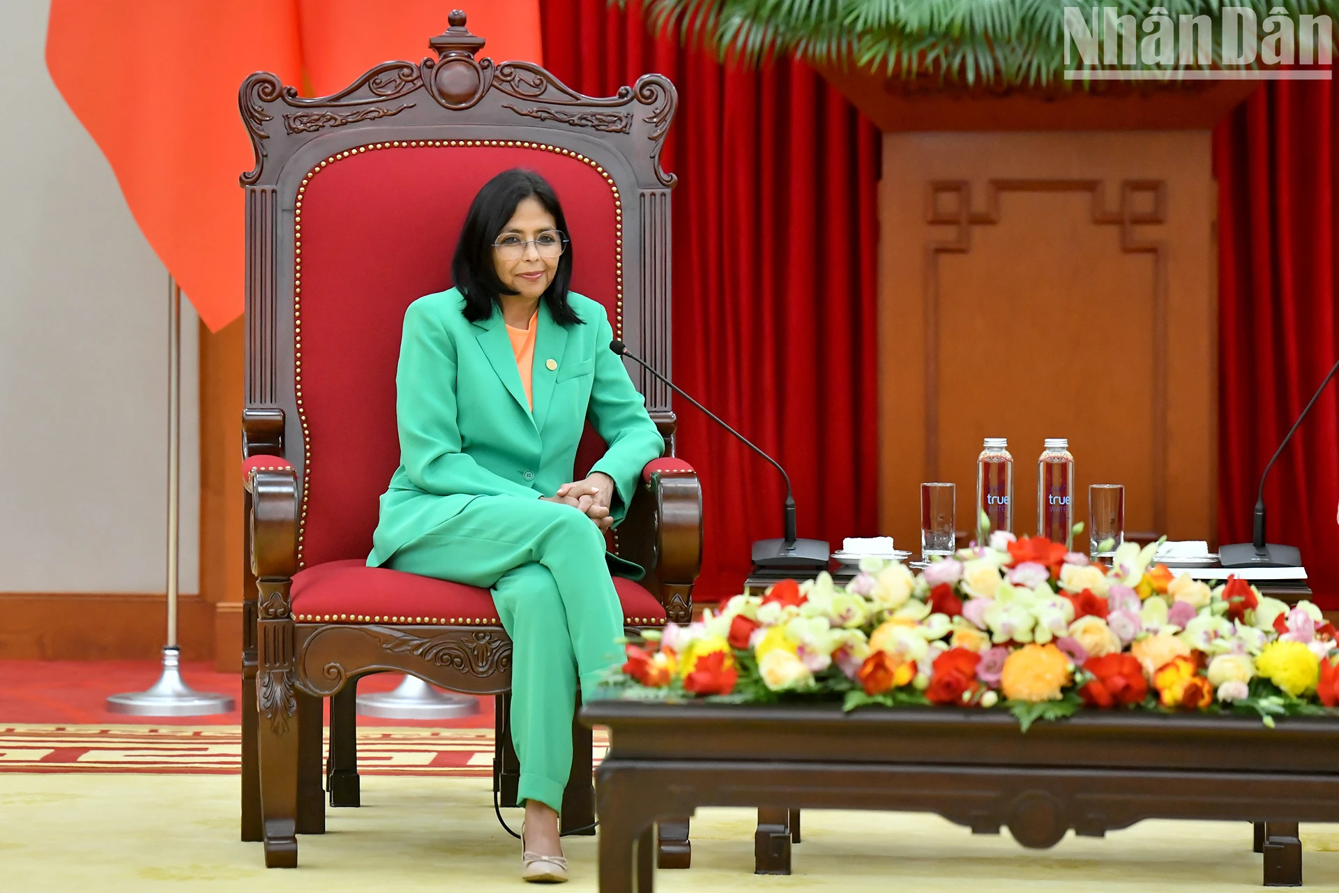 委内瑞拉执行副总统德尔西·罗德里格斯在会上发表讲话。