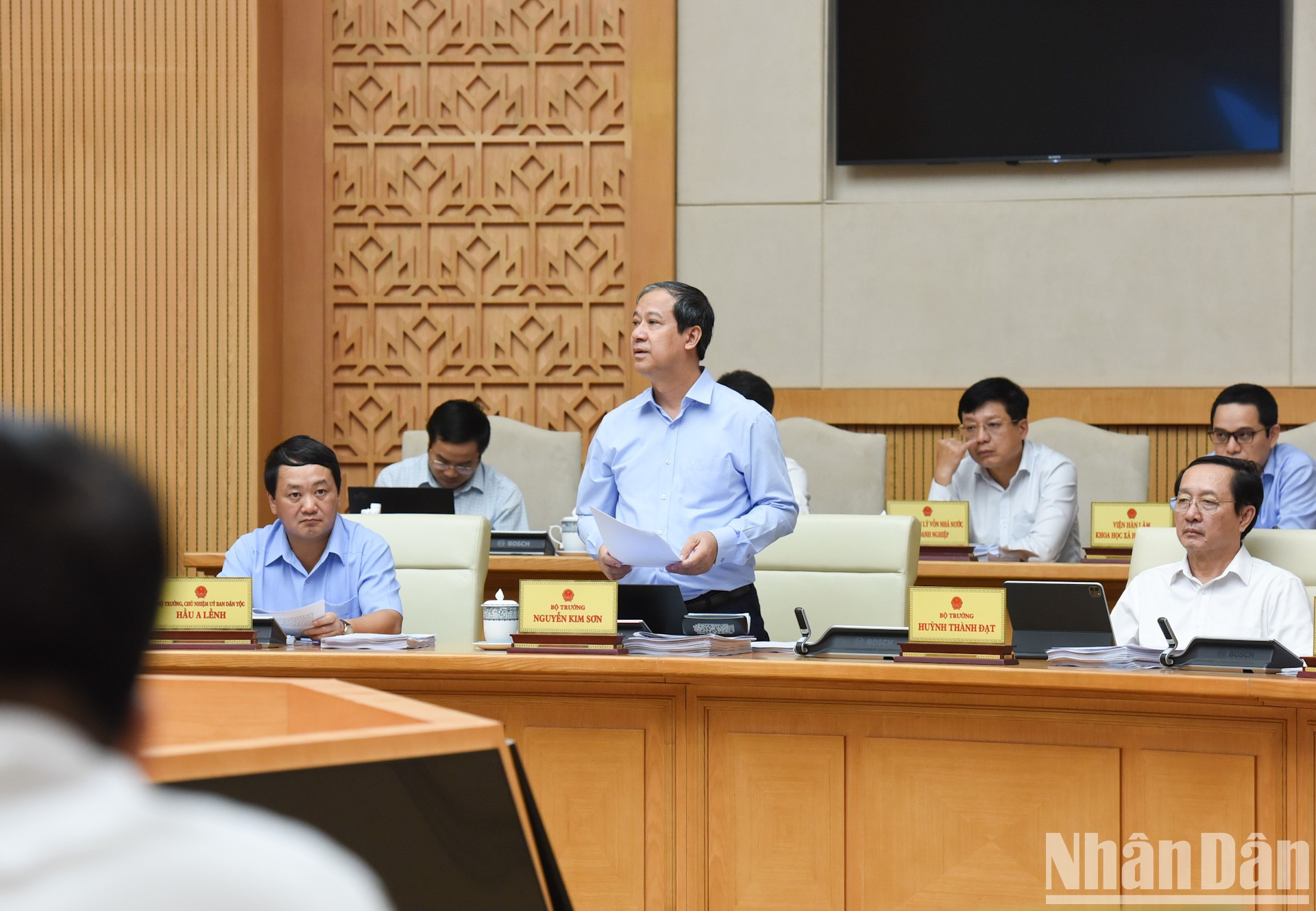 越南教育培训部部长阮金山在会上发表讲话。 越南教育培训部部长阮金山在会上发表讲话。