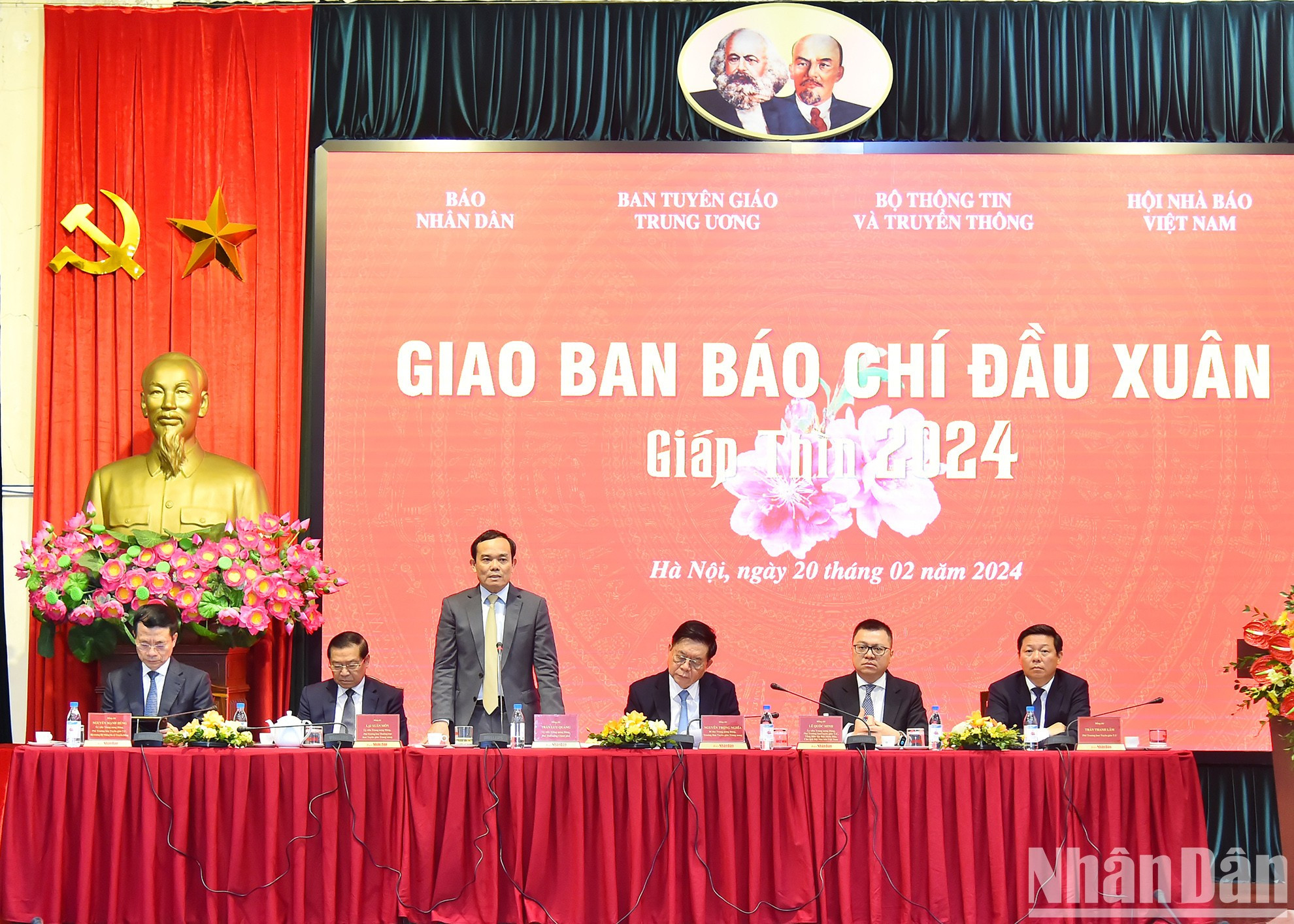 越南政府副总理陈流光在会上发表讲话。 越南政府副总理陈流光在会上发表讲话。