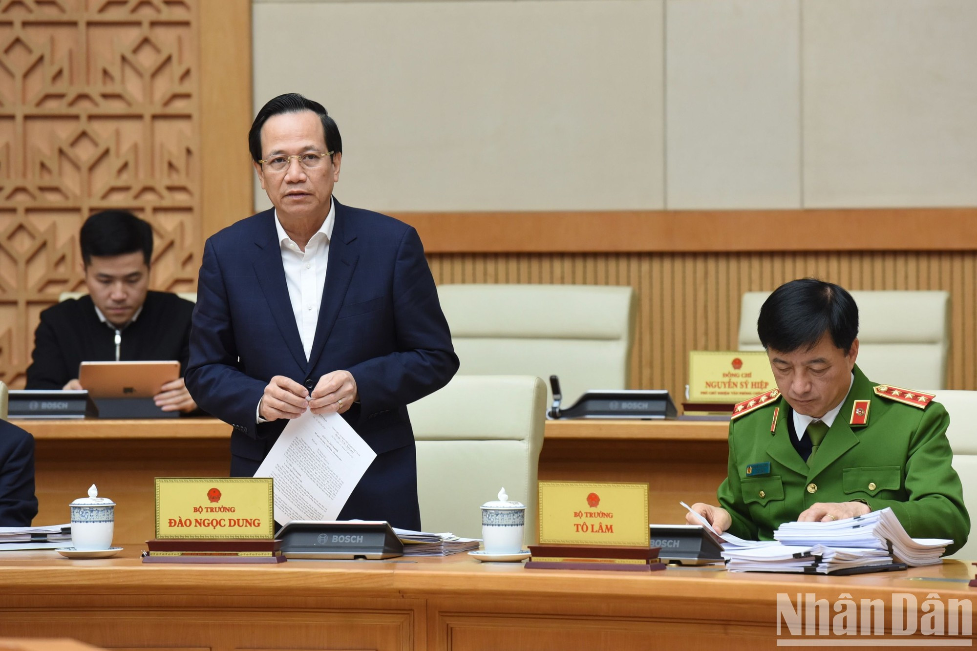 越南劳动荣军与社会部部长陶玉容在会上发表讲话。