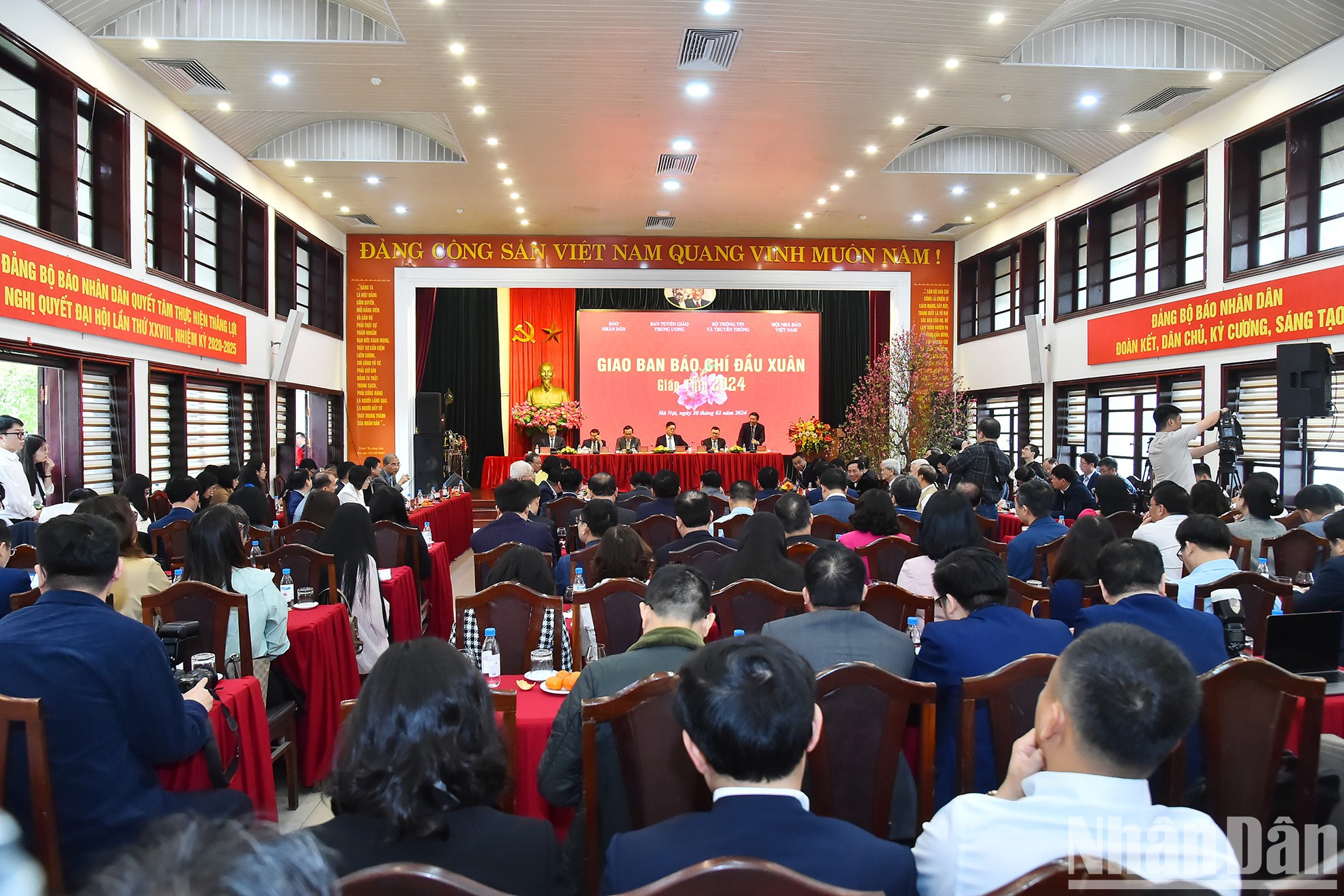 2024甲辰年春节新闻工作会议在河内举行。 2024甲辰年春节新闻工作会议在河内举行。