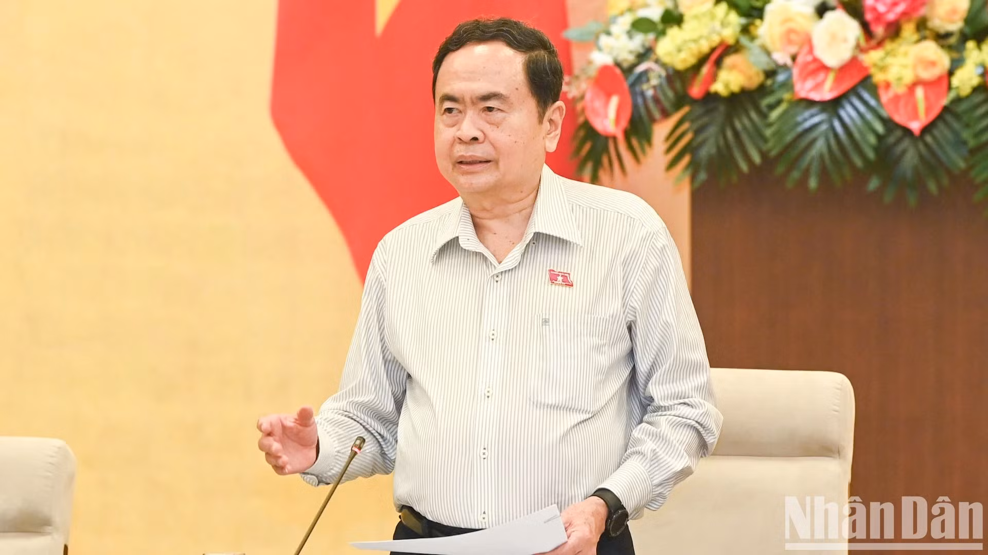 国会主席陈青敏在会上发表讲话。
