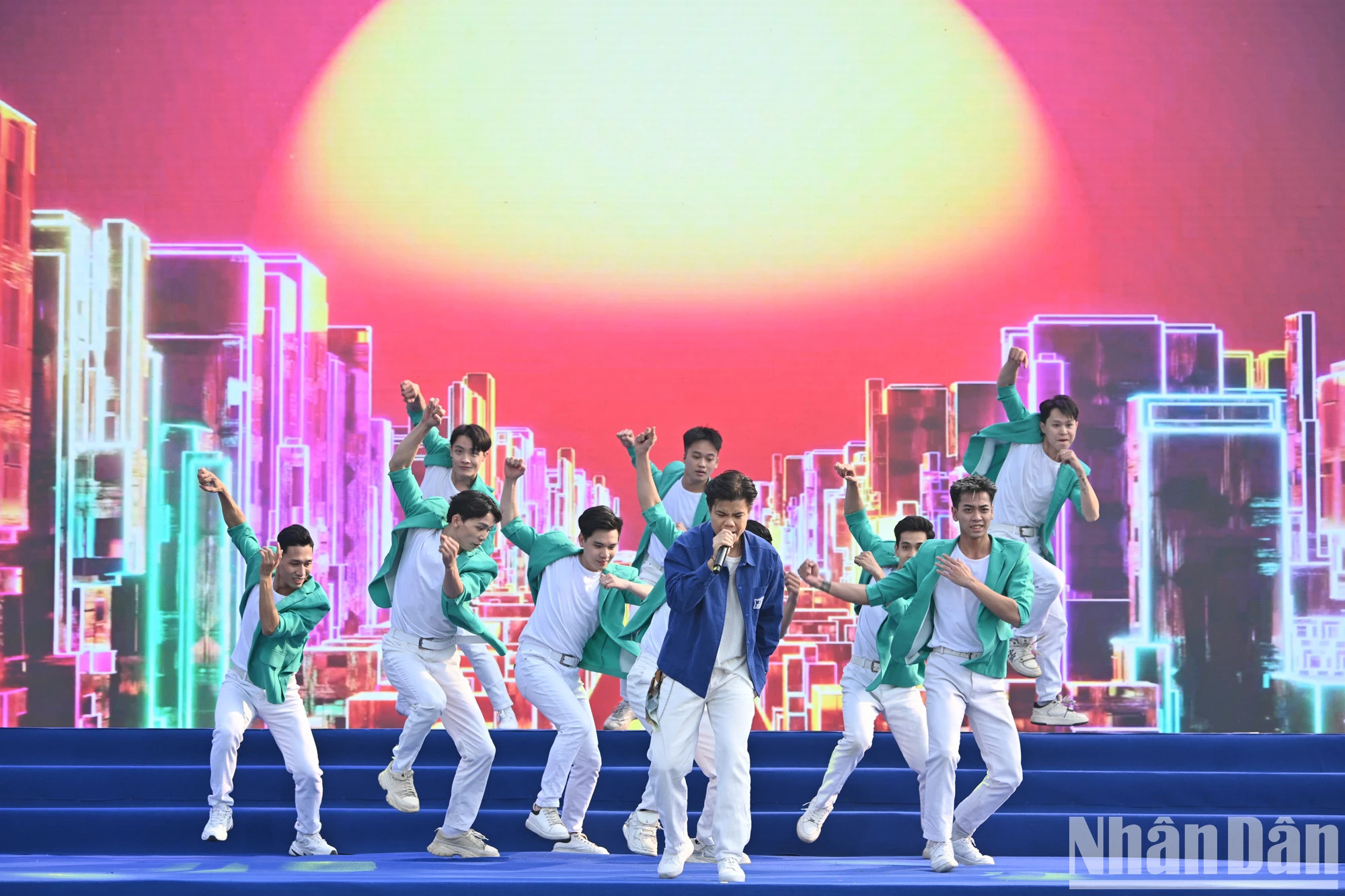 该活动的目的是打造健康、实用、安全的文化艺术体育游乐场,为改善青少年文化精神生活作出贡献。 该活动的目的是打造健康、实用、安全的文化艺术体育游乐场,为改善青少年文化精神生活作出贡献。