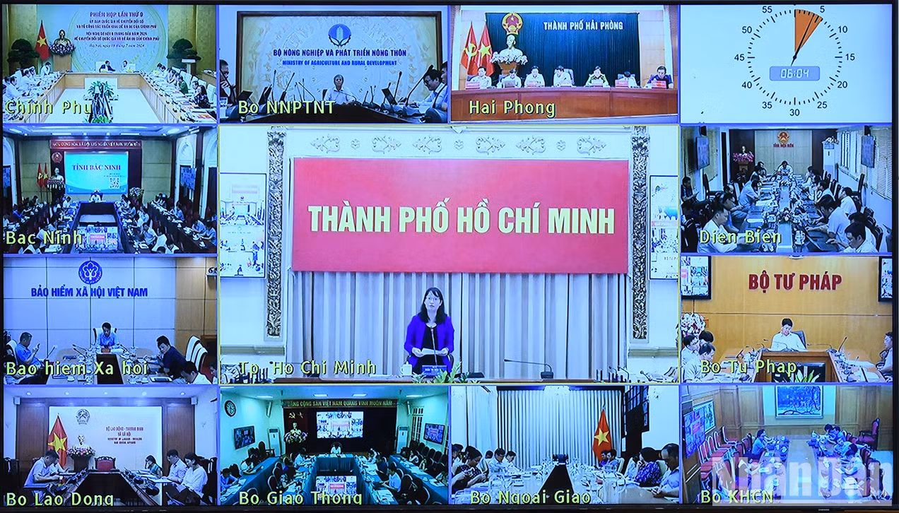 会议以线上线下结合形式举行。