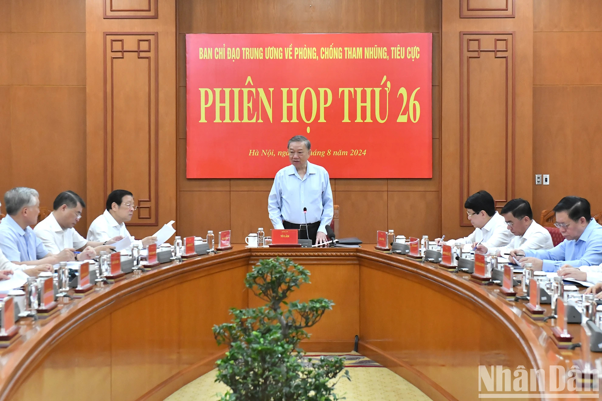 越共中央总书记、国家主席苏林在会上发表指导性讲话。 越共中央总书记、国家主席苏林在会上发表指导性讲话。