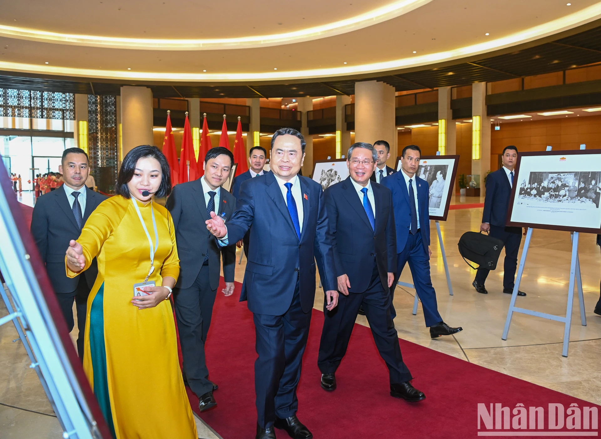 国会主席陈青敏介绍关于越中合作的图片。