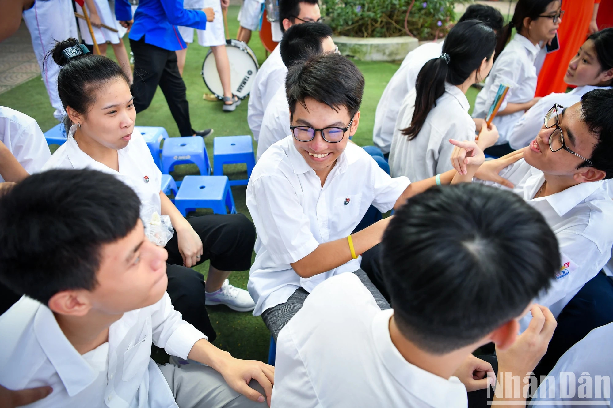 在这所学校，几乎每一个故事都是由学生们用手语讲述的。