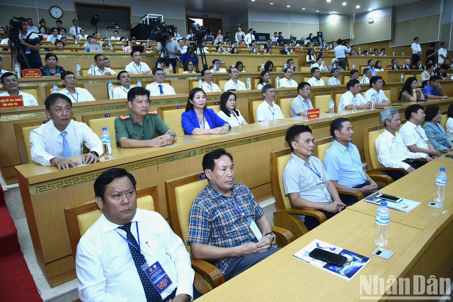 与会代表。 与会代表。