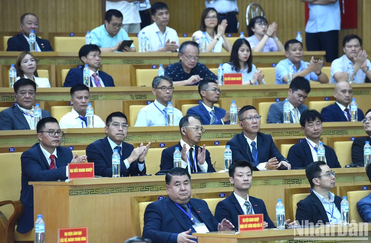 在场的与会代表。 在场的与会代表。