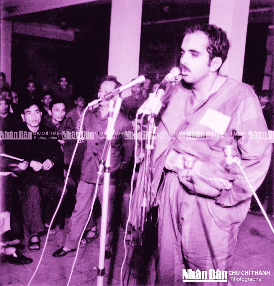 1972年12月28日和12月30日晚上，在雄王俱乐部举行的国际新闻发布会将美国飞行员带到了国内外记者面前。