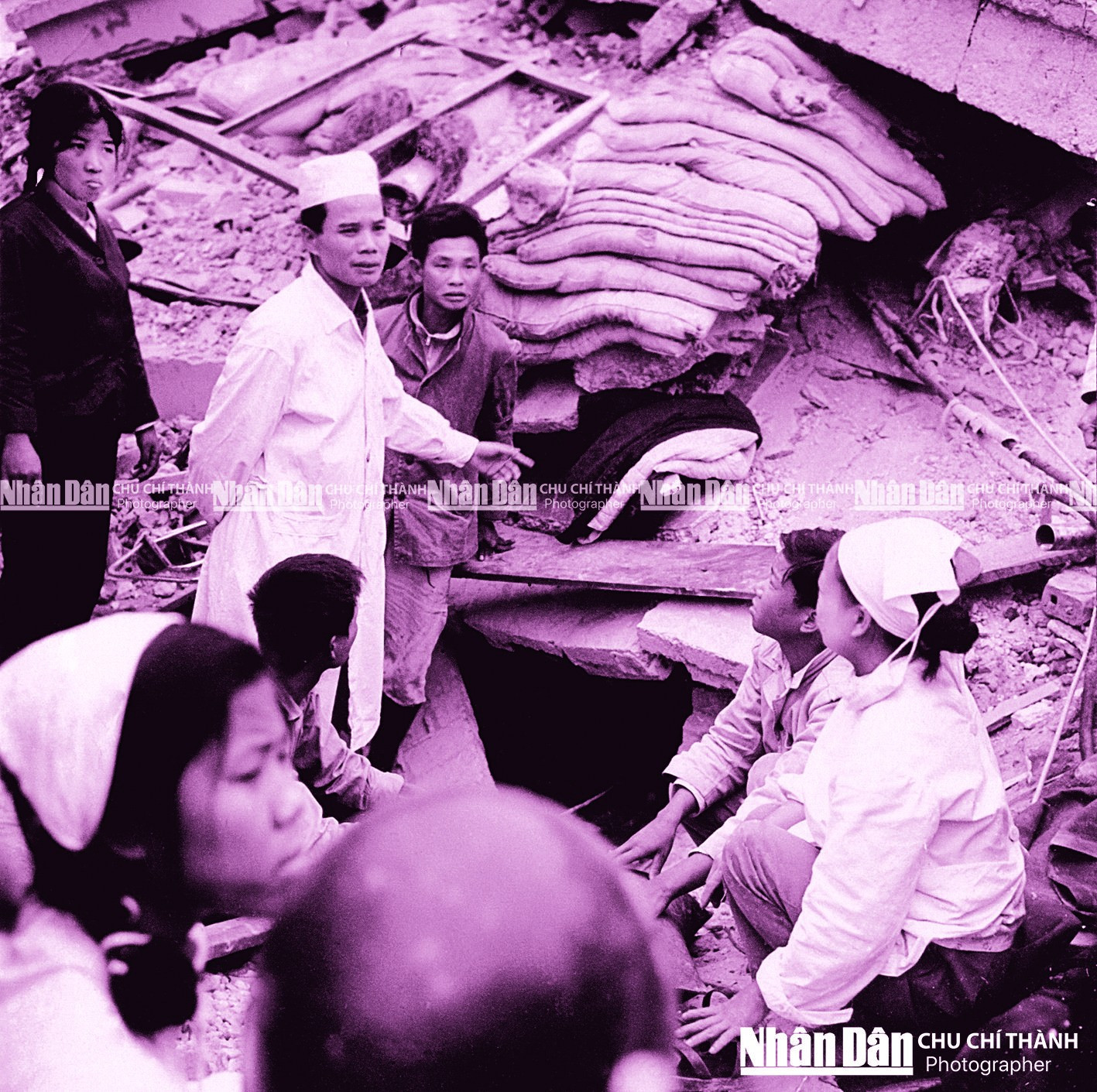 打通白梅医院隧道，救出被困在隧道中的病人。