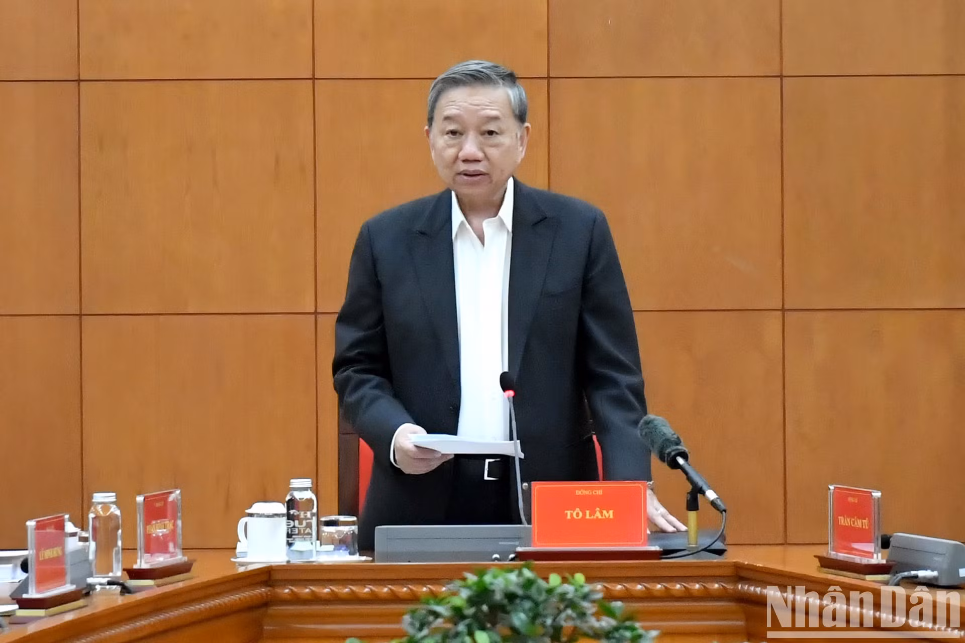 越共中央总书记苏林发表指导性讲话。