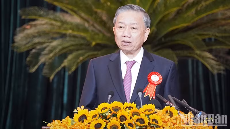 越共中央总书记、国家主席苏林发表讲话。