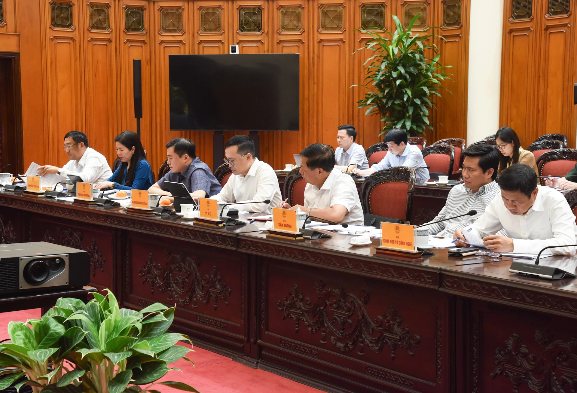 范明正总理主持会议 审议与美方贸易谈判的准备情况【组图】 ảnh 2 范明正总理主持会议 审议与美方贸易谈判的准备情况【组图】 ảnh 2