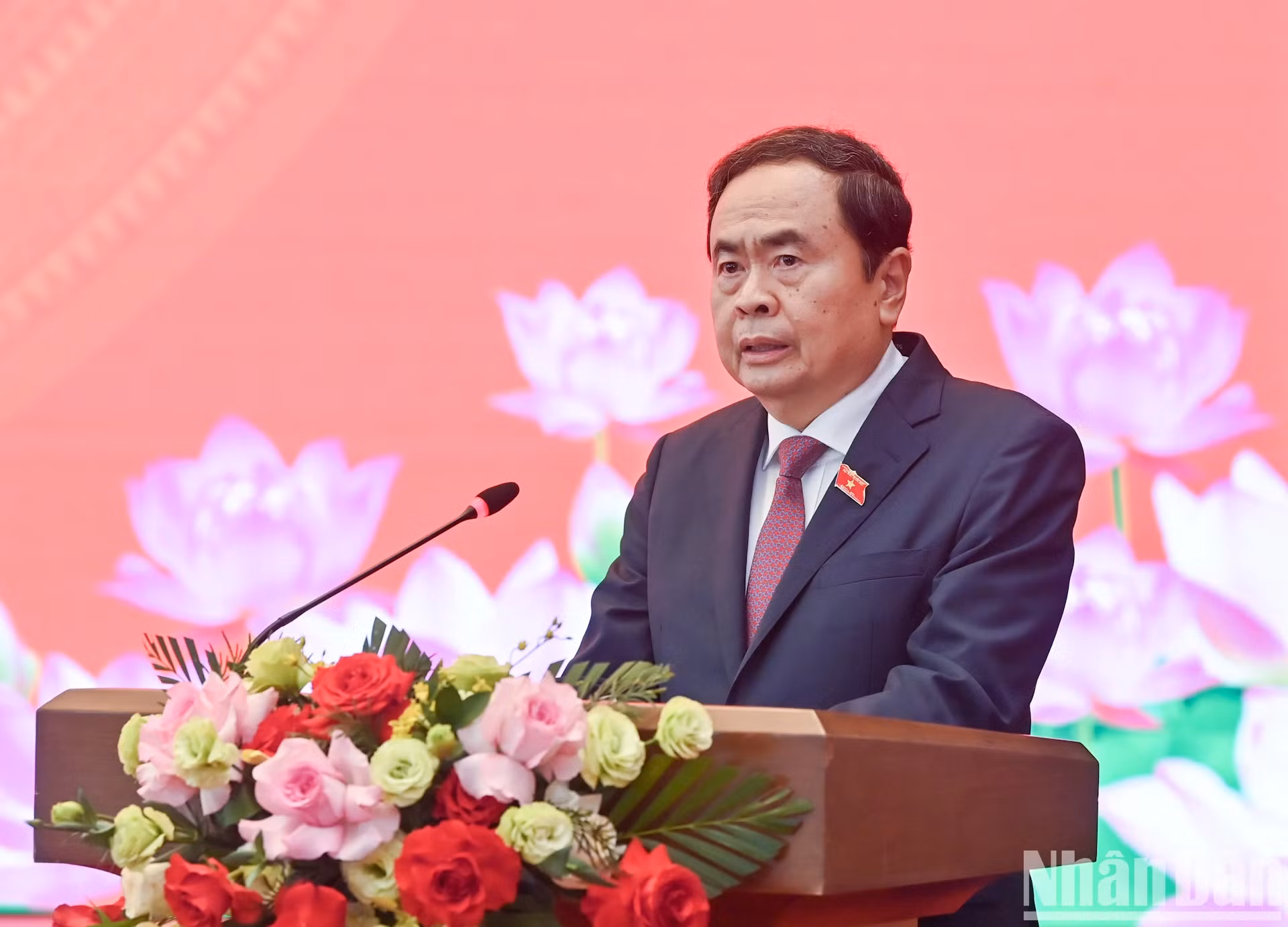 国会主席陈青敏发表讲话。