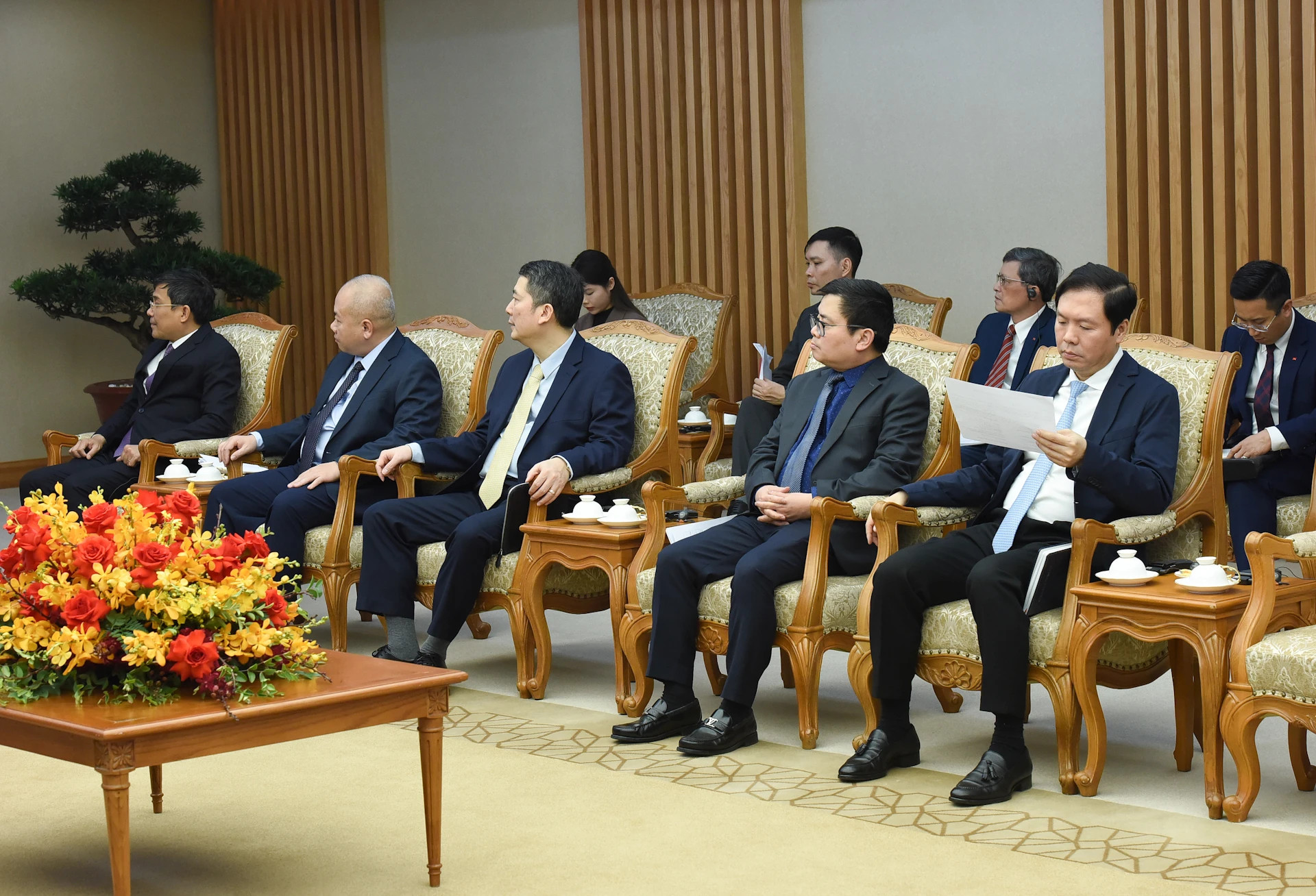 越南各部门、部委、行业领导一同出席。