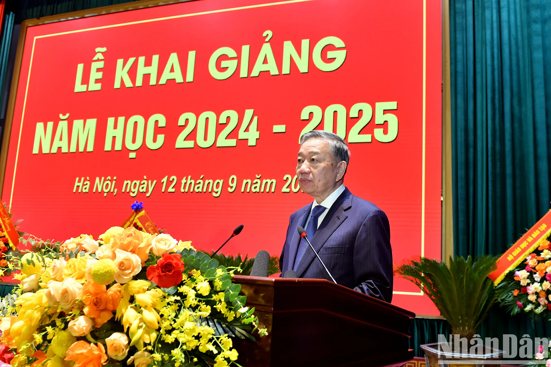 苏林总书记、国家主席在开学典礼上发表讲话。